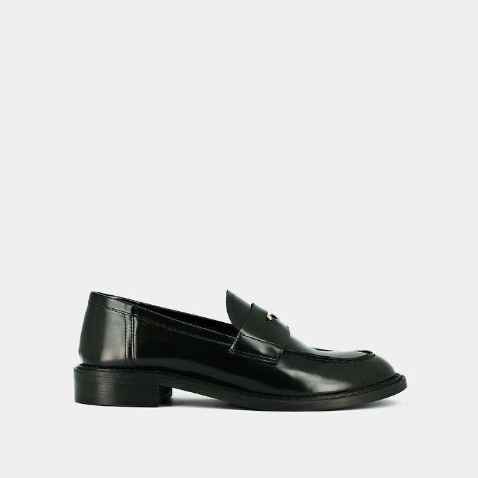 Mocassins à bouts arrondis et détails argentés  en vernis noir et argent