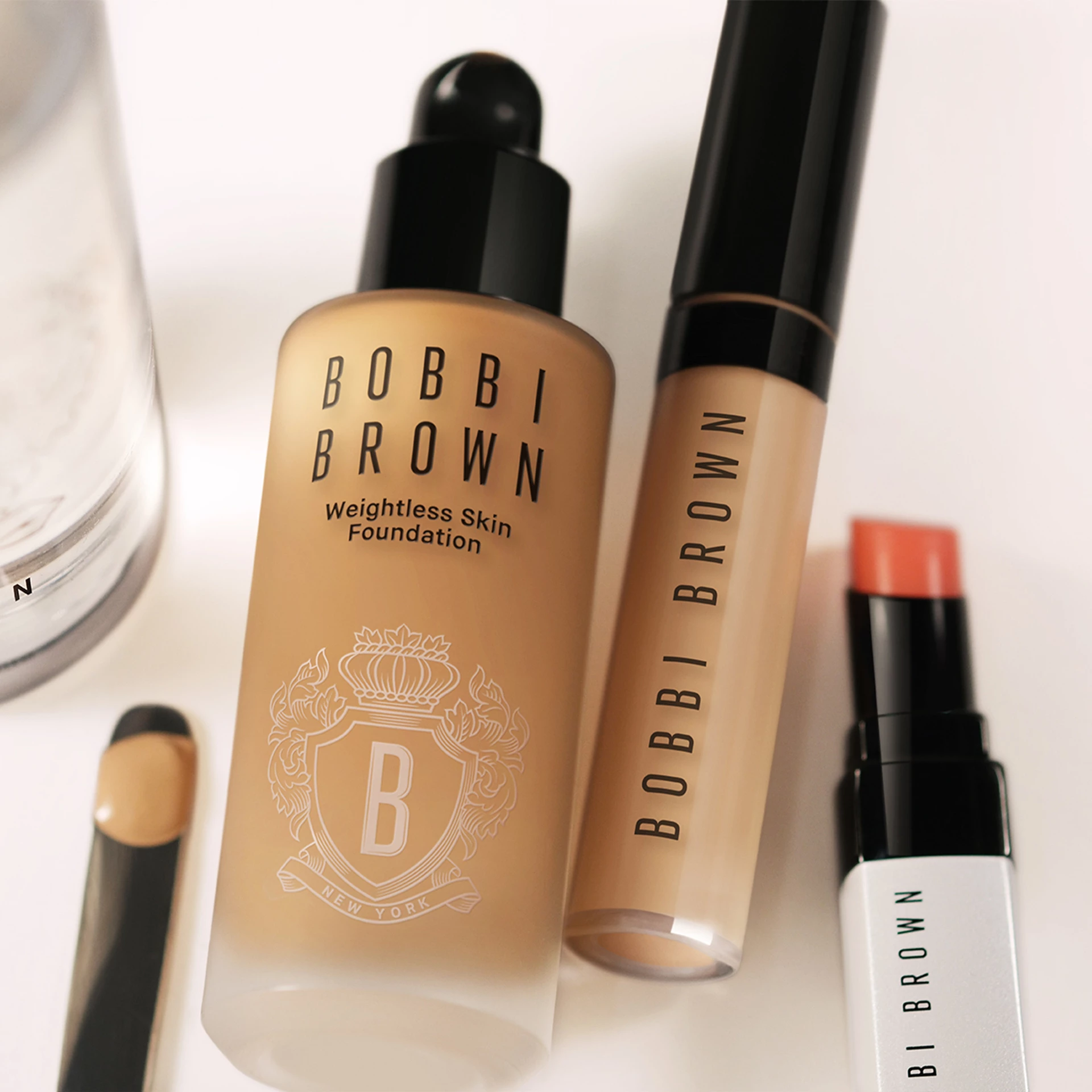 Weightless Skin Foundation SPF15 1 Meleg elefántcsont - Bobbi Brown