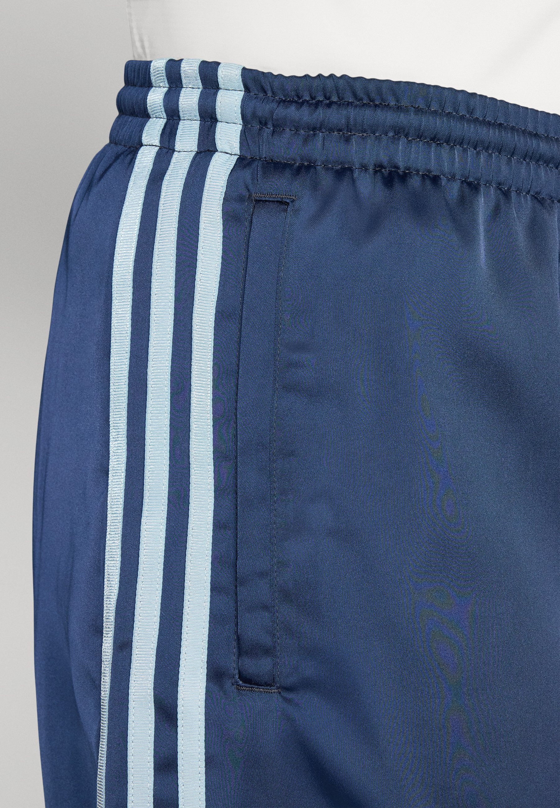 Pantaloncini sportivi adidas Originals FEF - blu notte
