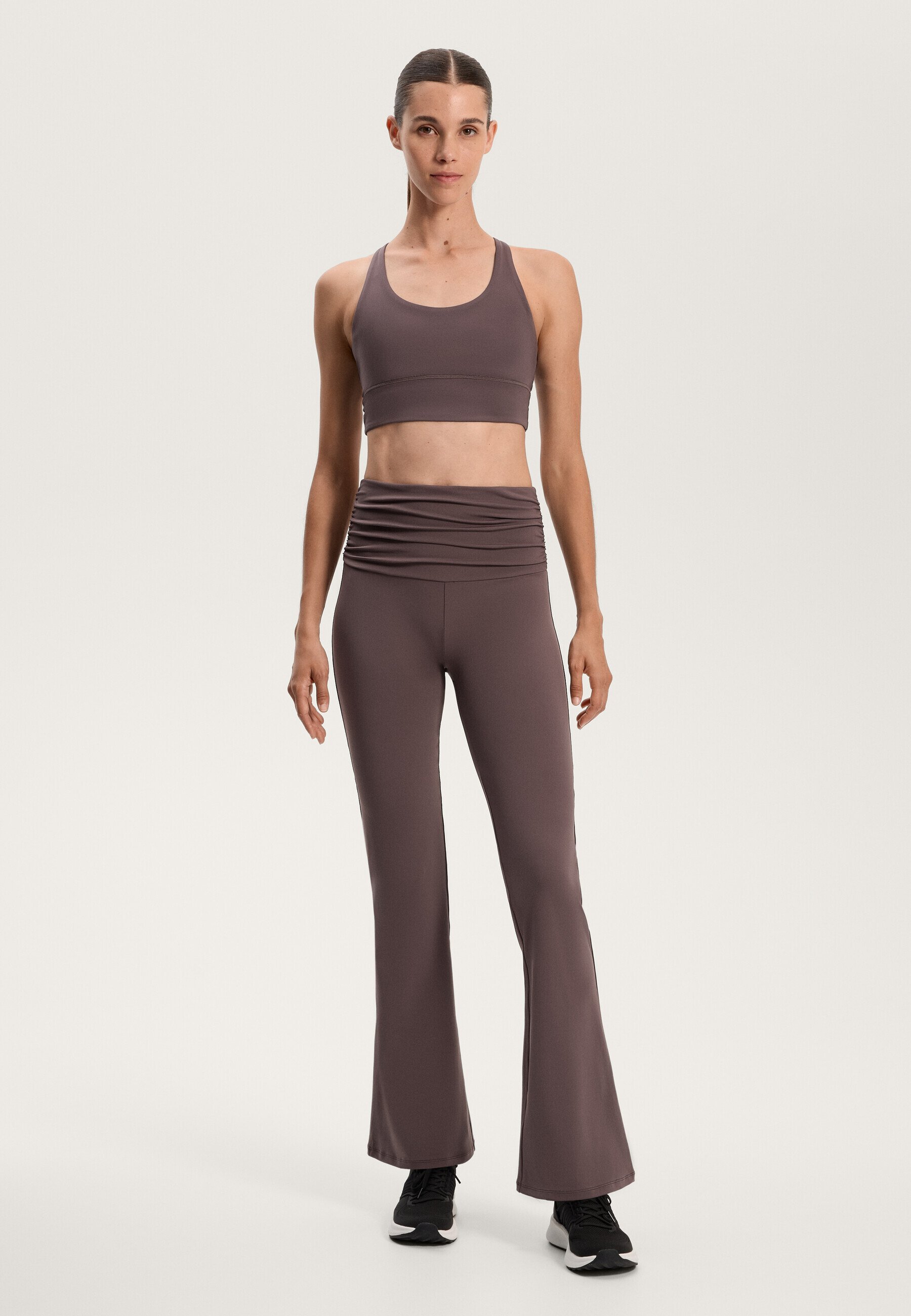 OYSHO RISE COMFORTLUX FLARE WITH GRTHERED - Pantaloni - marrone chiaro screziato