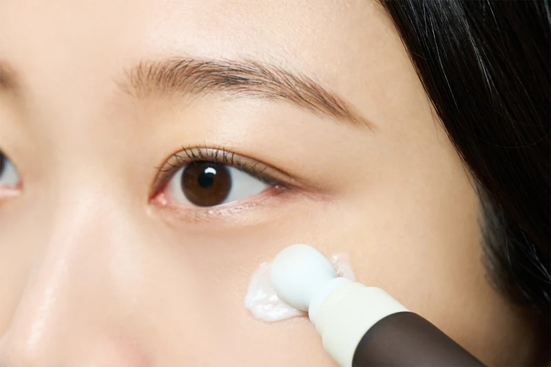 SKIN1004 Madagascar Centella Probio-Cica Bakuchiol Eye Cream крема против бора за очи са смирујућим дејством