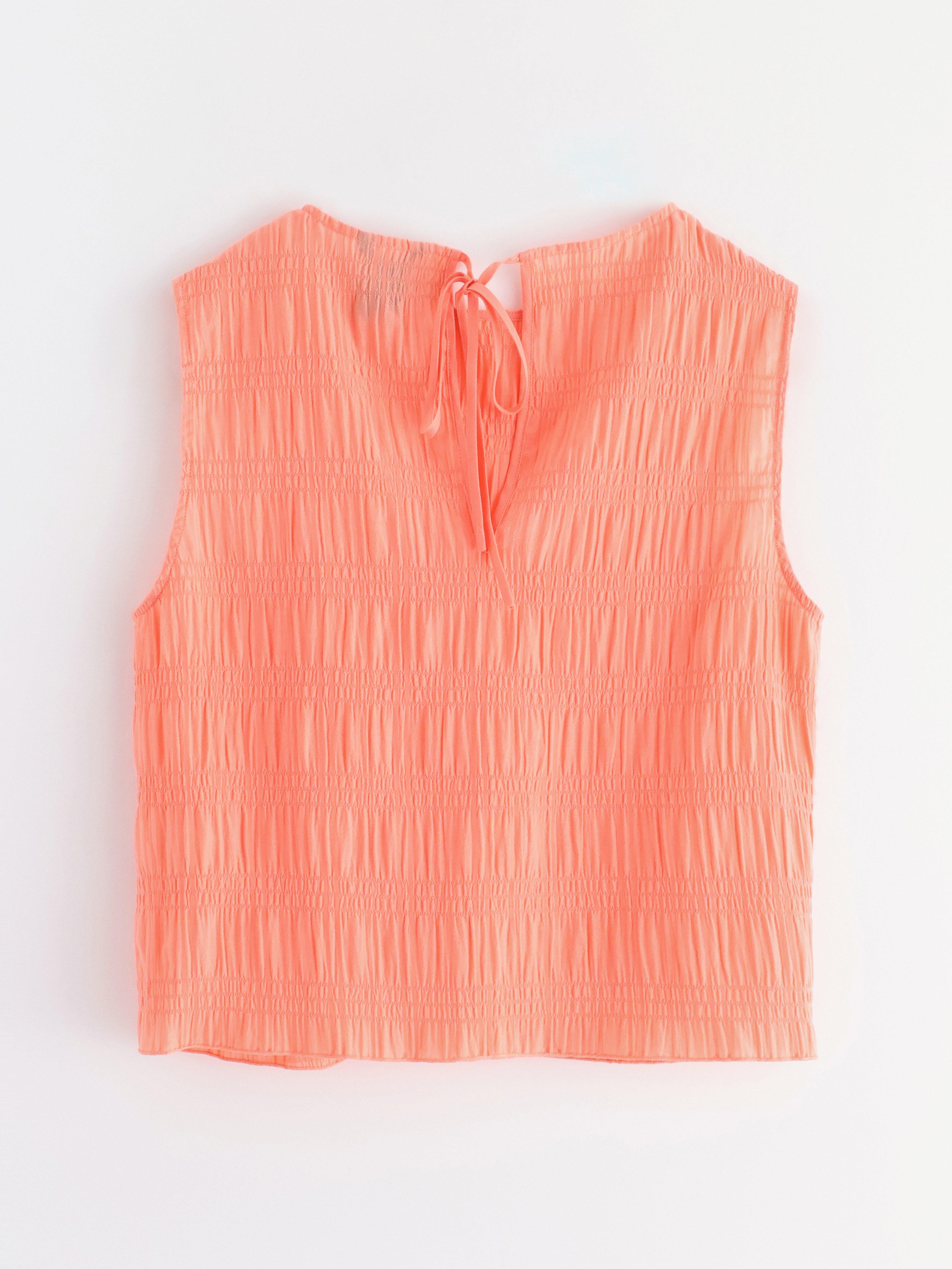 Top sin mangas color coral claro