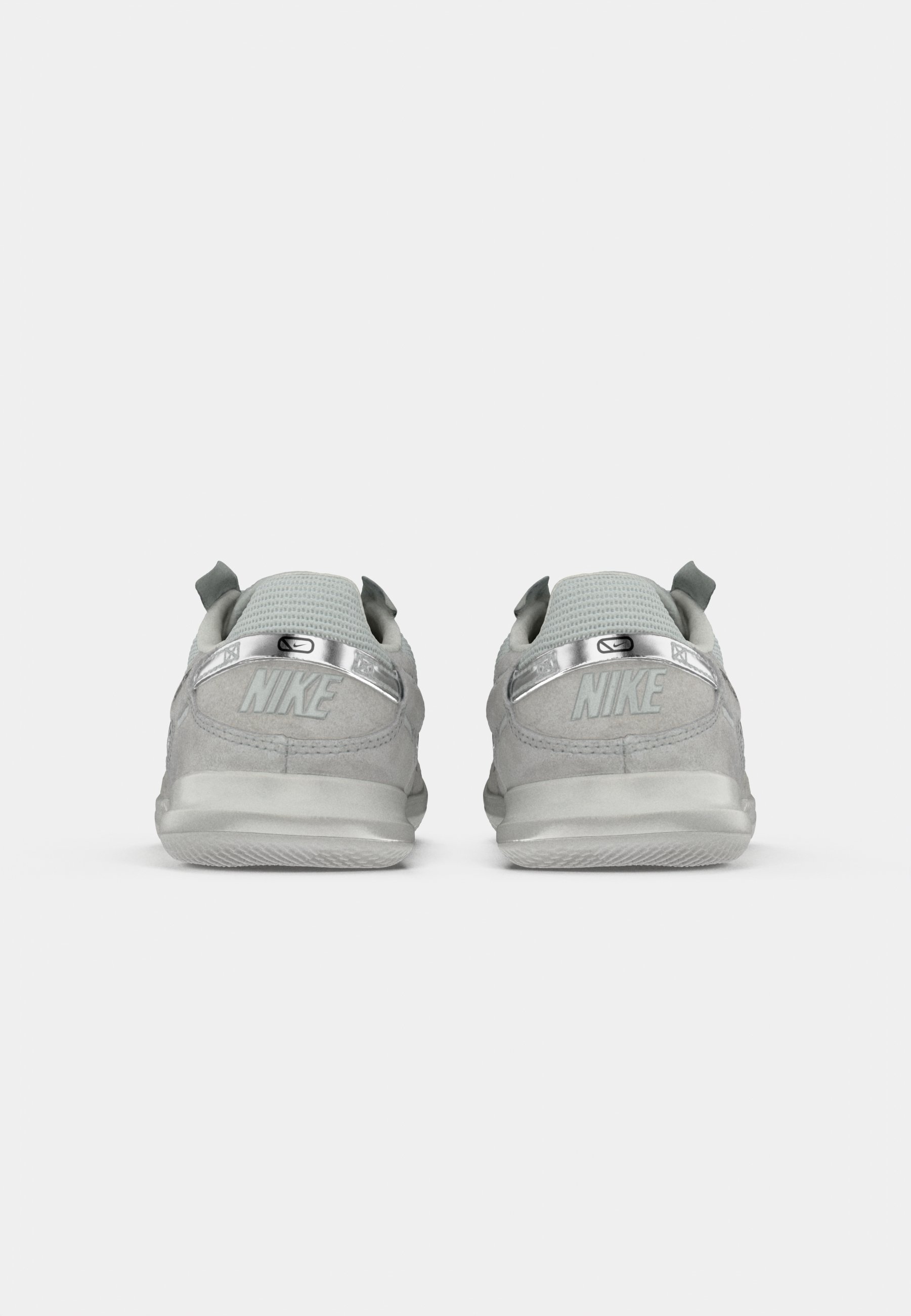 Nike Performance JR STREETGATO UNISEX - Buty do piłki nożnej halowej - jasnoszary dym/srebrny metalik/fotonowy pył