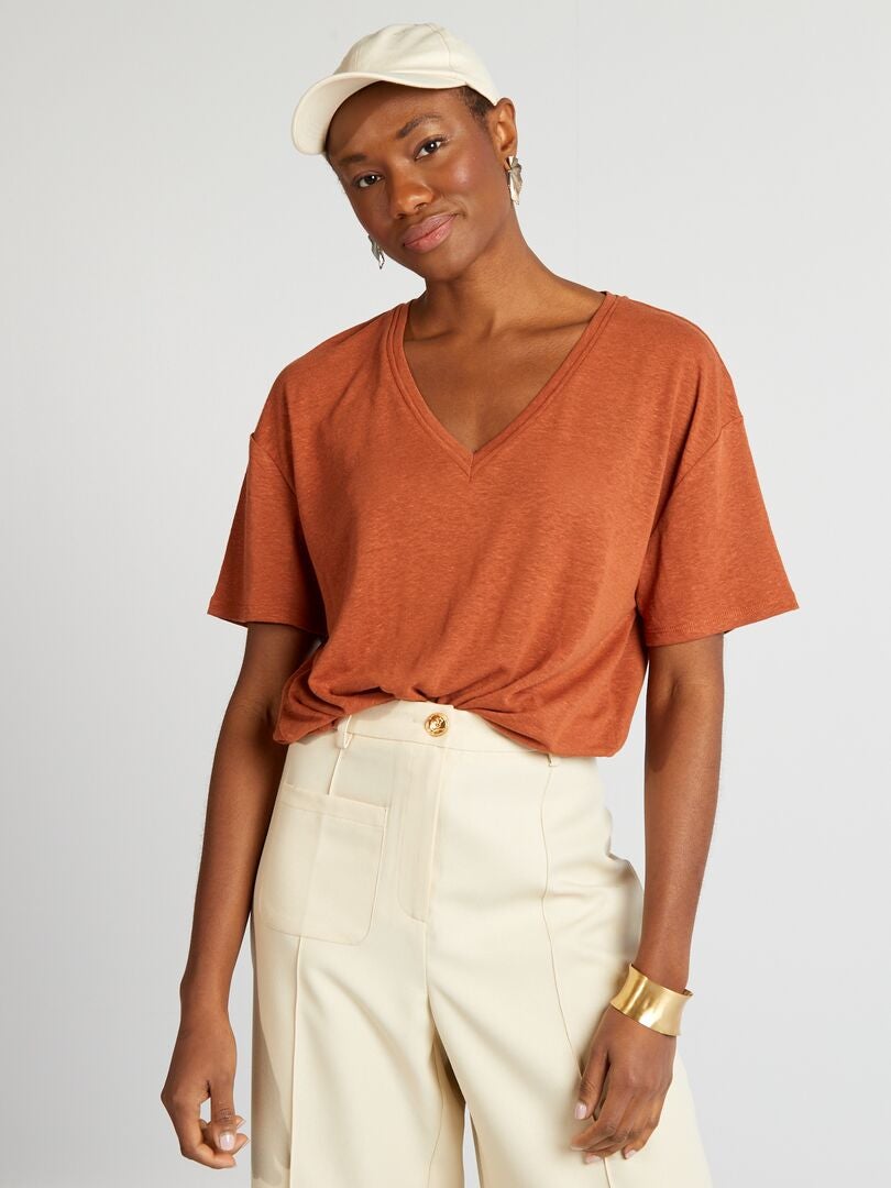 Camiseta de gola redonda em linho - MARROM