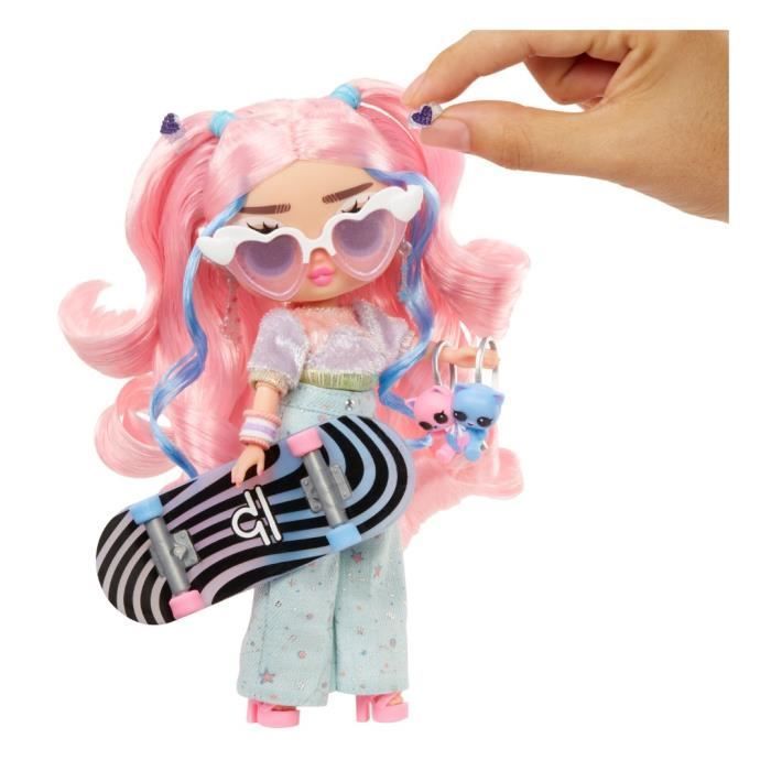 LOL Surprise Tweens – 24 cm große, bewegliche Modepuppe – Flora Moon – 2 Outfits und diverse Accessoires – ab 4 Jahren