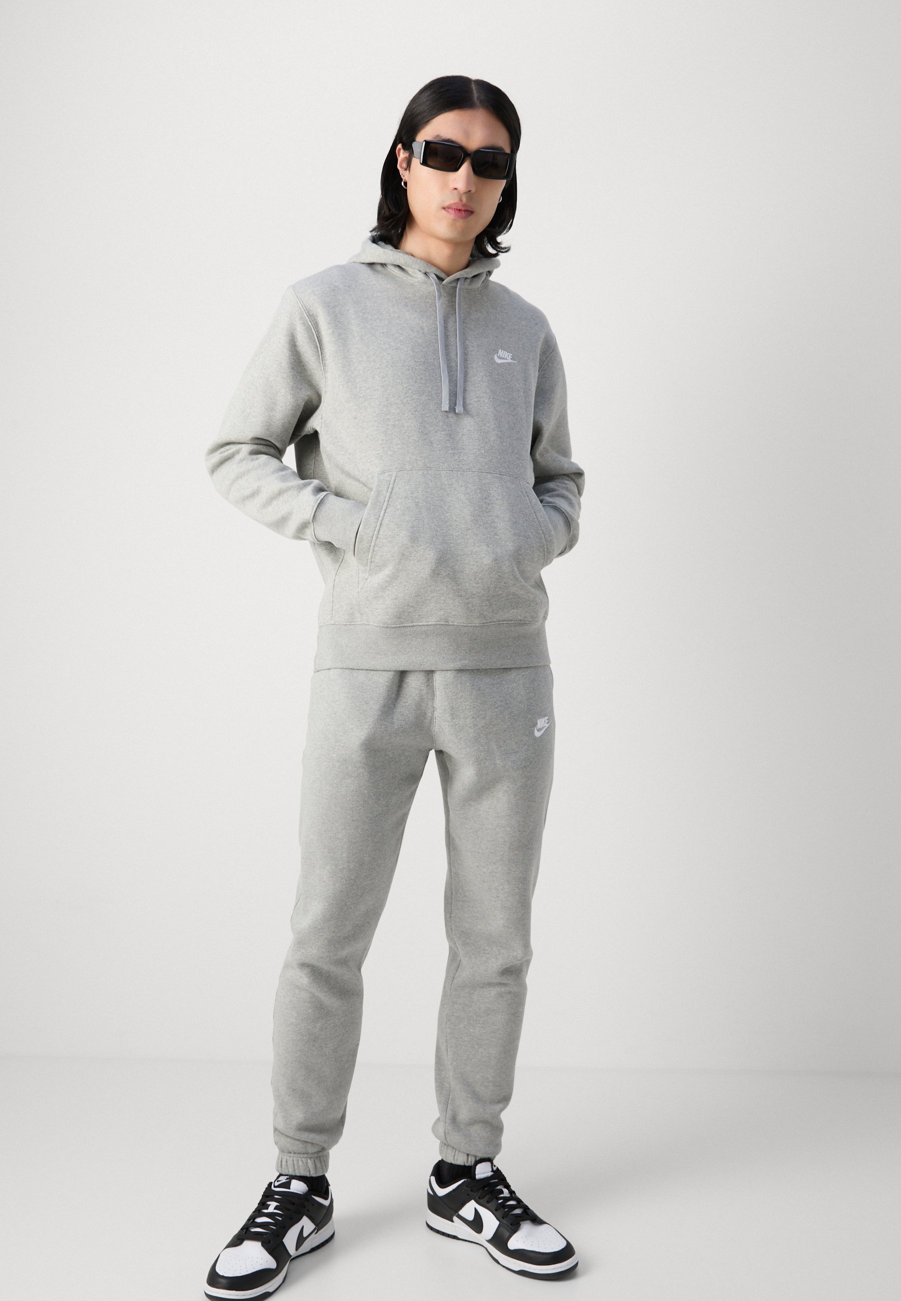 Nike Sportswear SPORTSWEAR CLUB FLEECE - Pulóver - szürke heather/matt ezüst/fehér