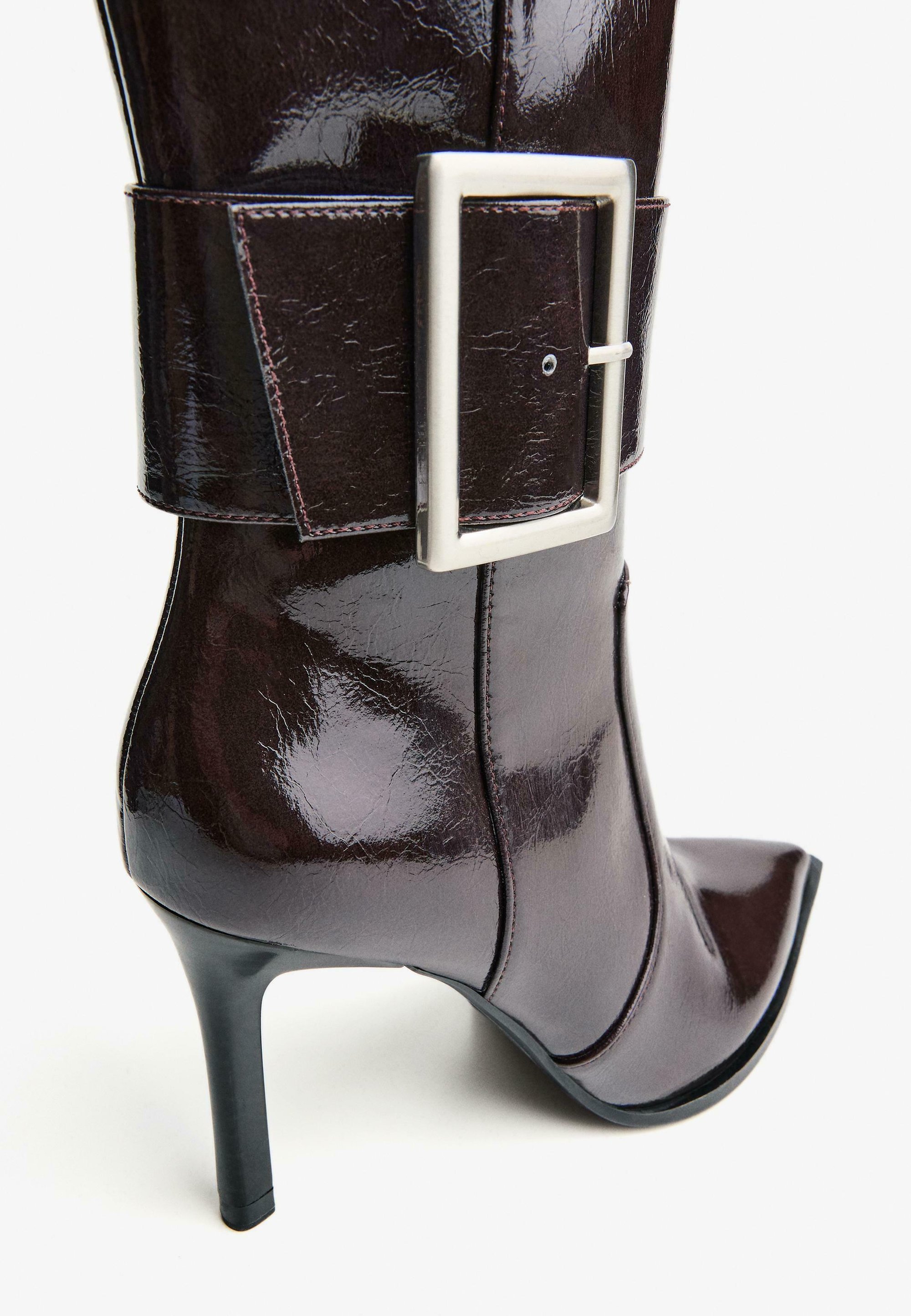 Stivali con tacco alto Bershka - marroni