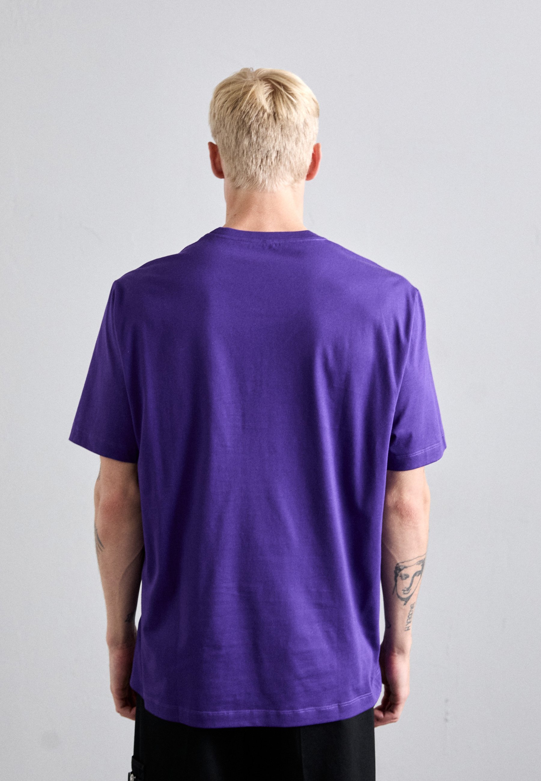 T-shirt imprimé Versace MEDUSA CREST - violet foncé