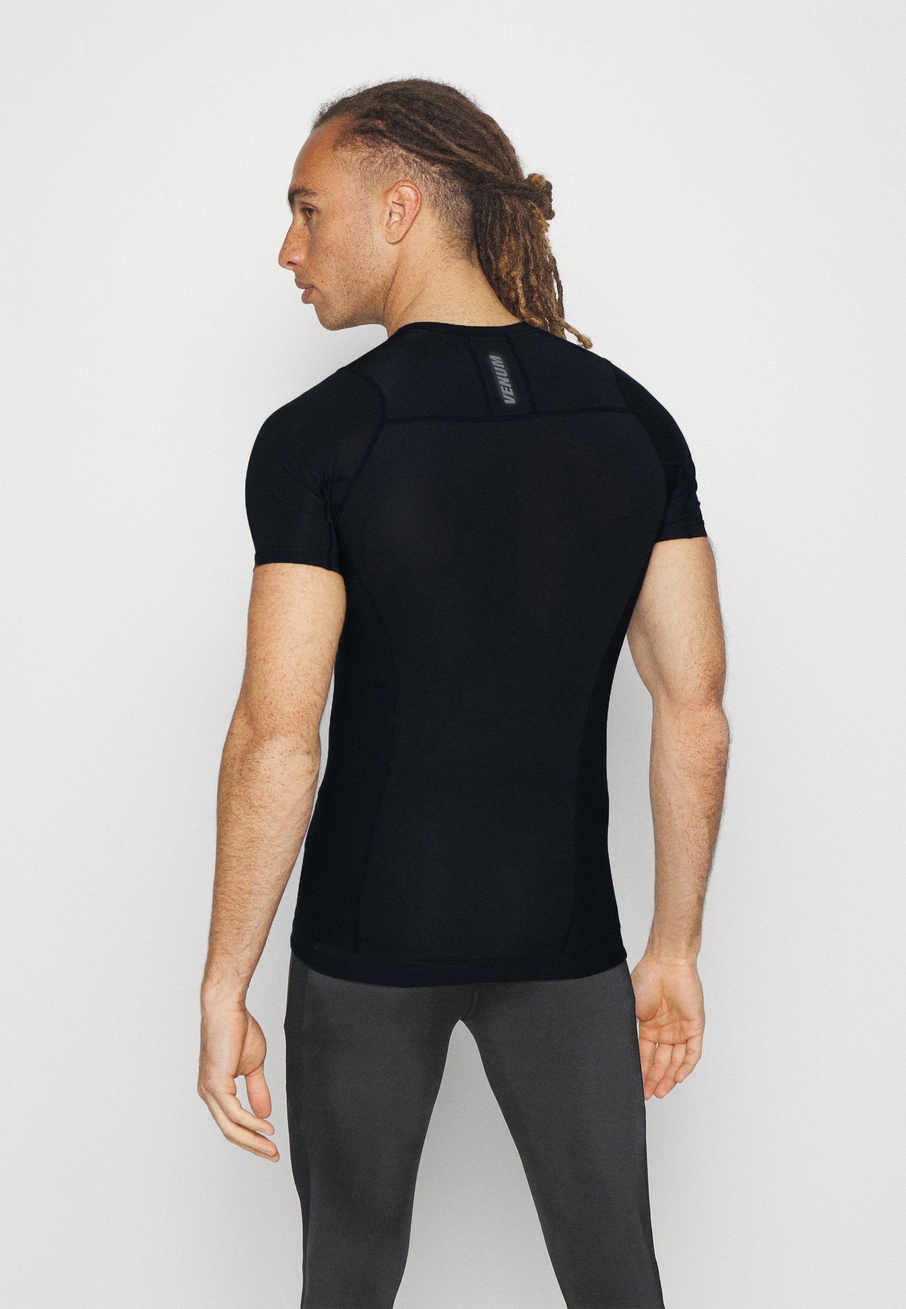 Venum AIR RASHGUARDS - Bedrucktes T-Shirt - Schwarz