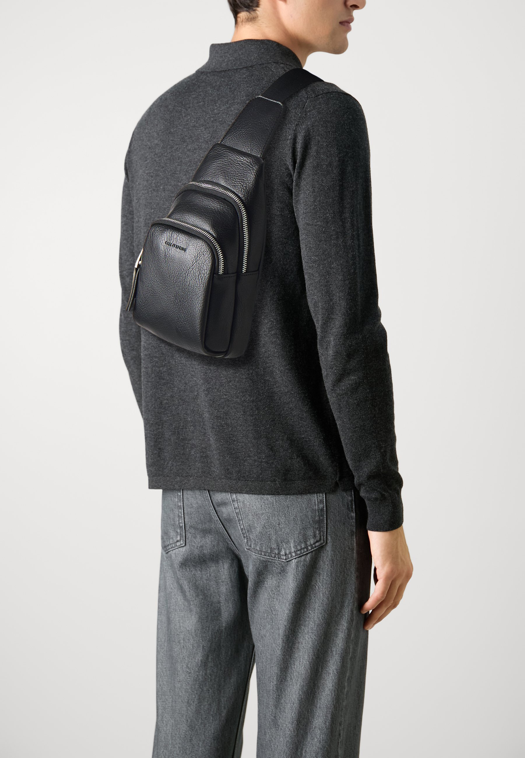 Noem het Spring MONTY UNISEX - Crossbodytas - zwart