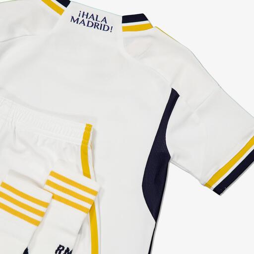  Uniforme principal do Real Madrid