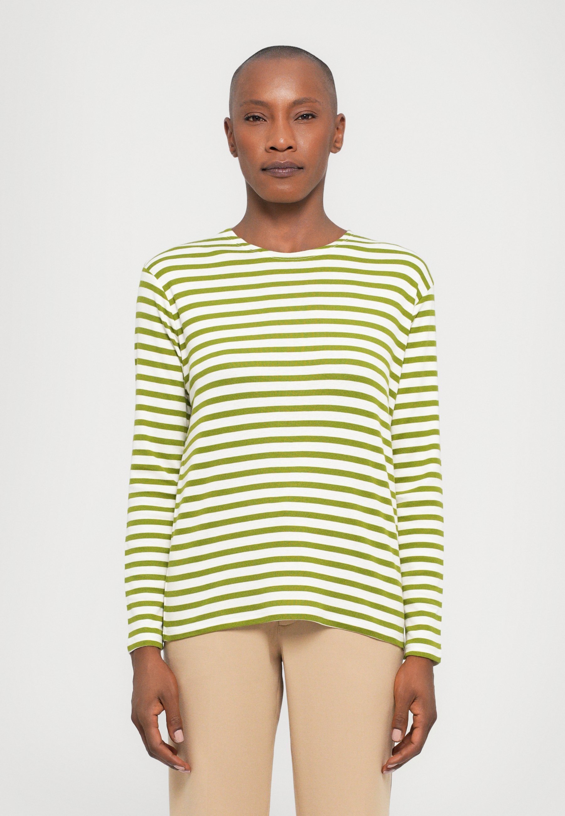 Geschlossenes Langarmshirt – pistaziengrün
