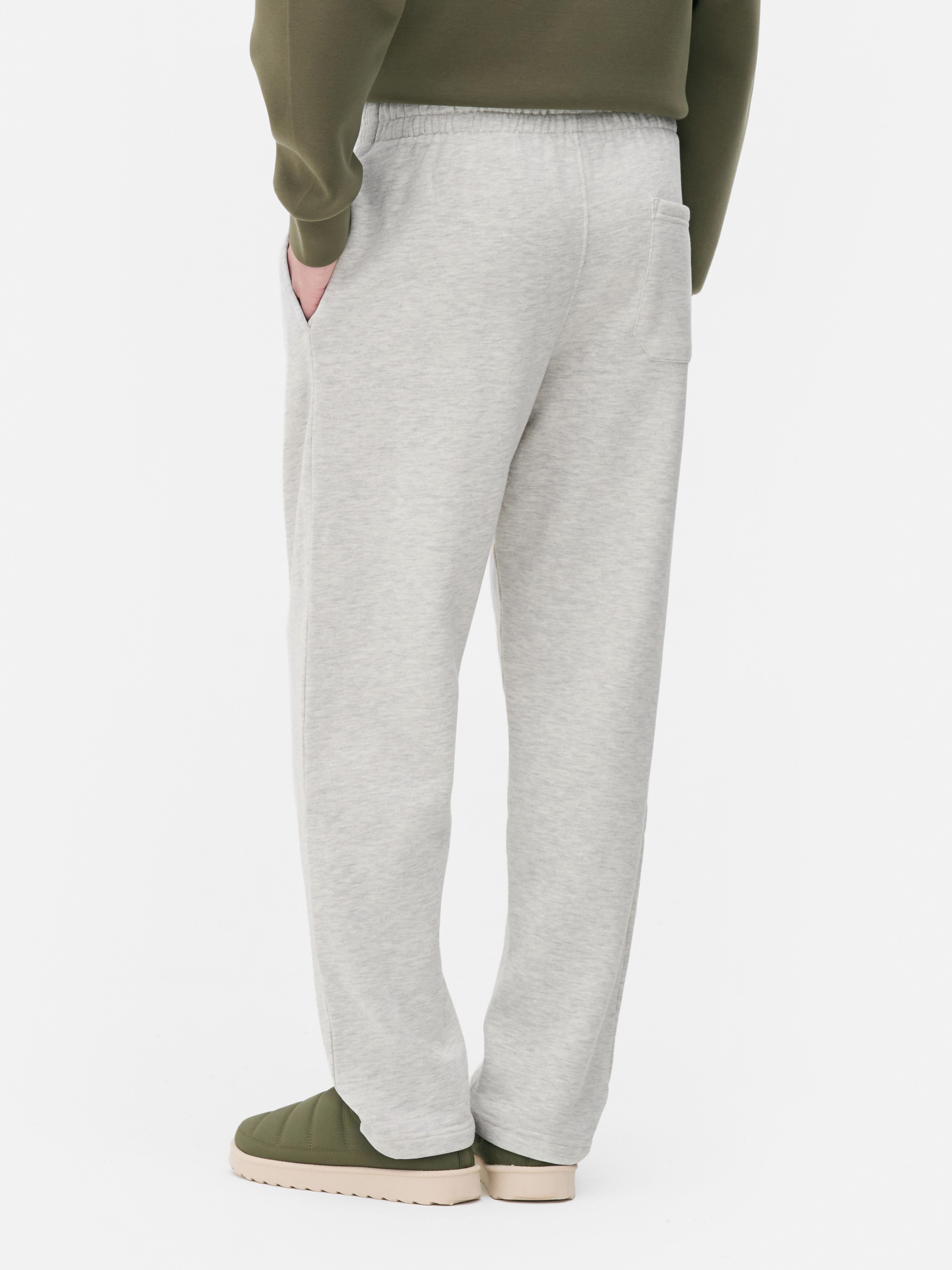 Pantaloni de trening rezistenți, simpli, cu croială dreaptă. Să trecem direct la subiect: acești pantaloni de trening sunt pur și simplu o necesitate.