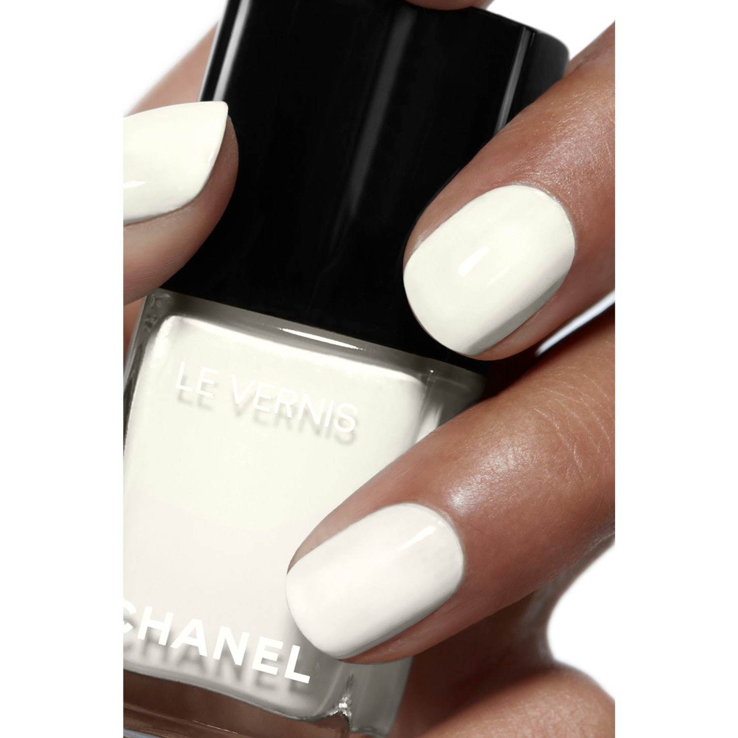 ШАНЕЛ лак за нокте LE VERNIS ДУГОТРАЈНА БОЈА И СЈАЈ - 13 мл