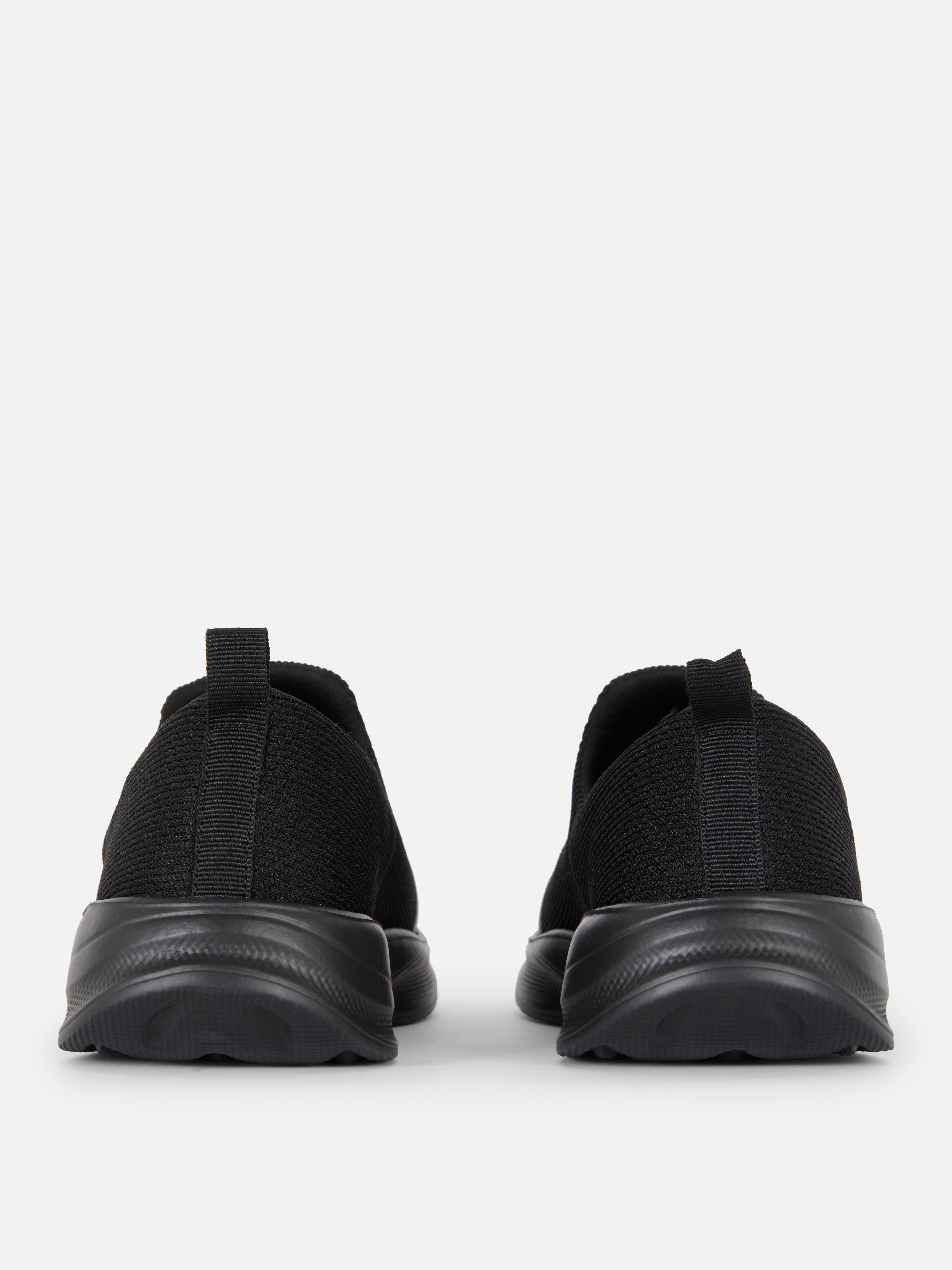 Pantofi sport slip-on din material textil. Acești pantofi must-have combină o estetică sportivă cu confortul moale!