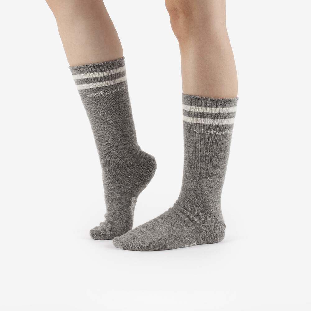 Calcetín Alto De Lana V. Things Con Detalle De Rayas