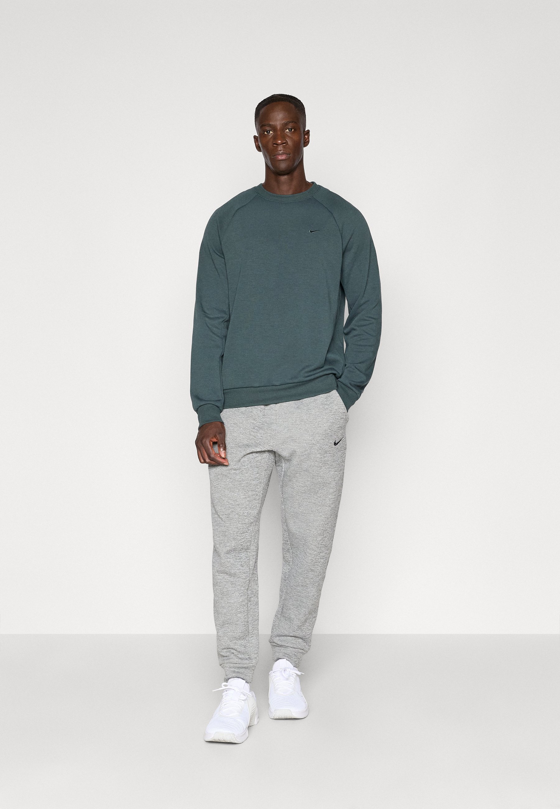Sweat-shirt Nike Performance PRIMARY CREW - couleur algue