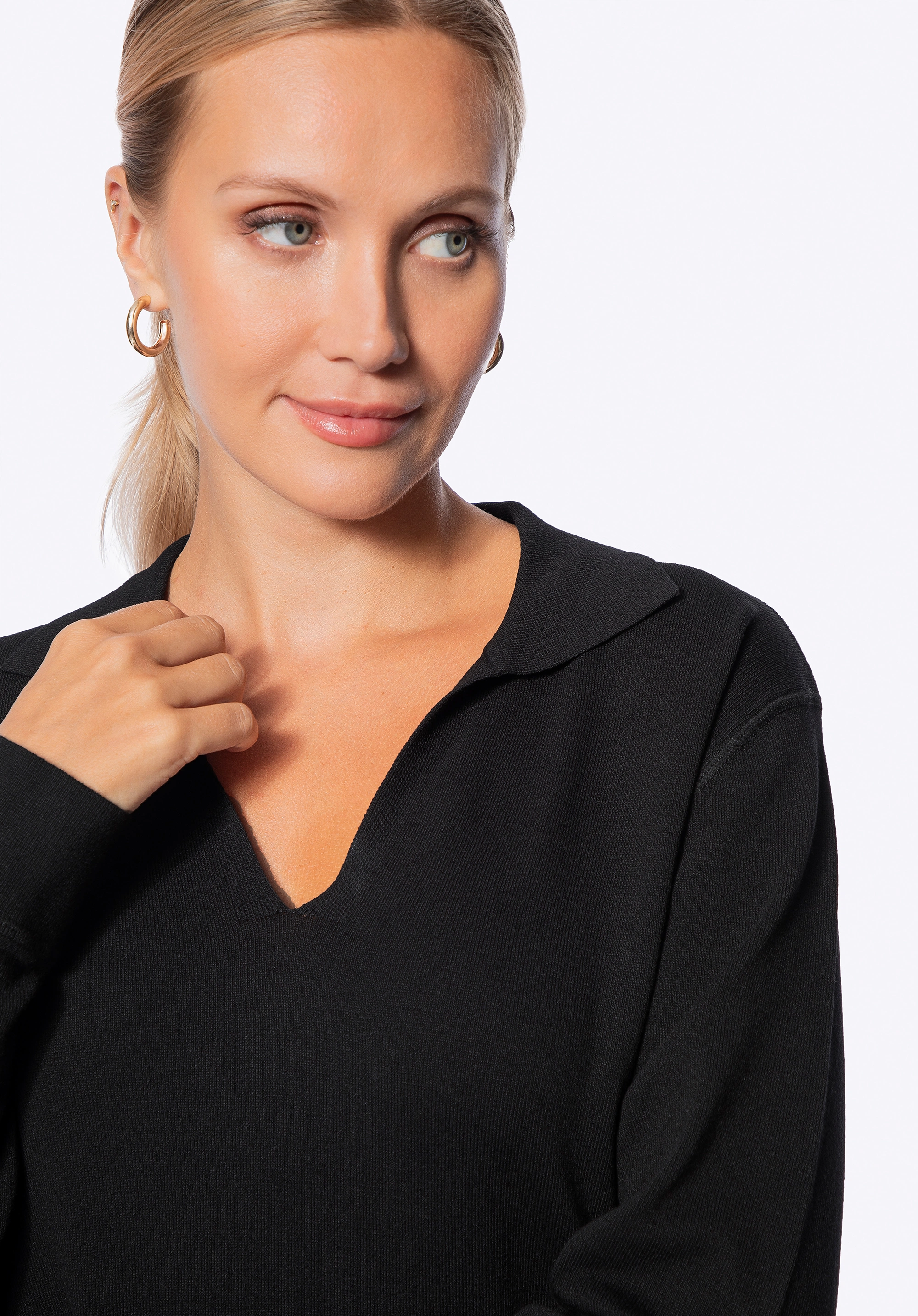 Sweter damski z dekoltem V-neck czarny