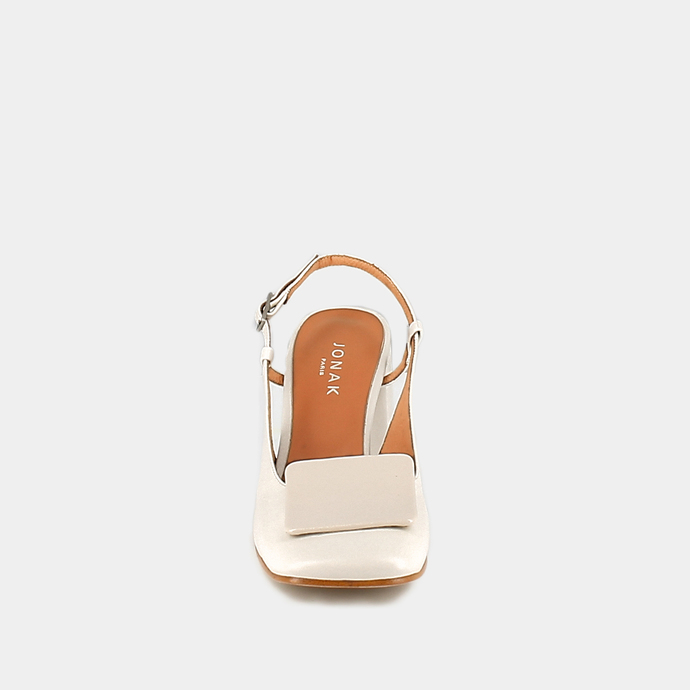 Escarpins slingback à bouts carrés  en vernis plissé écru