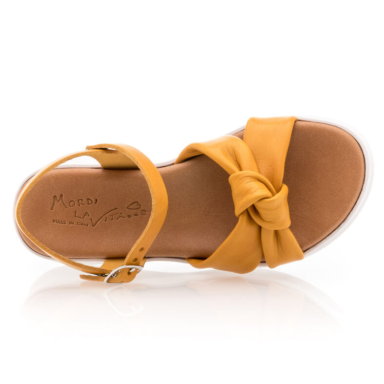 Sandali gialli da ragazza / Scarpe aperte in punta