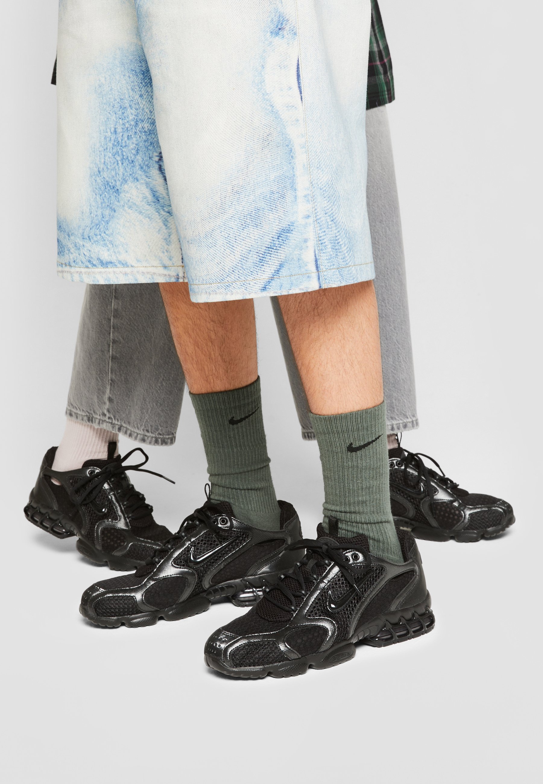 Nike Sportswear AIR ZOOM SPIRIDON CAGE 2 - Vabaajajalatsid - must/antratsiit/suitsuhall