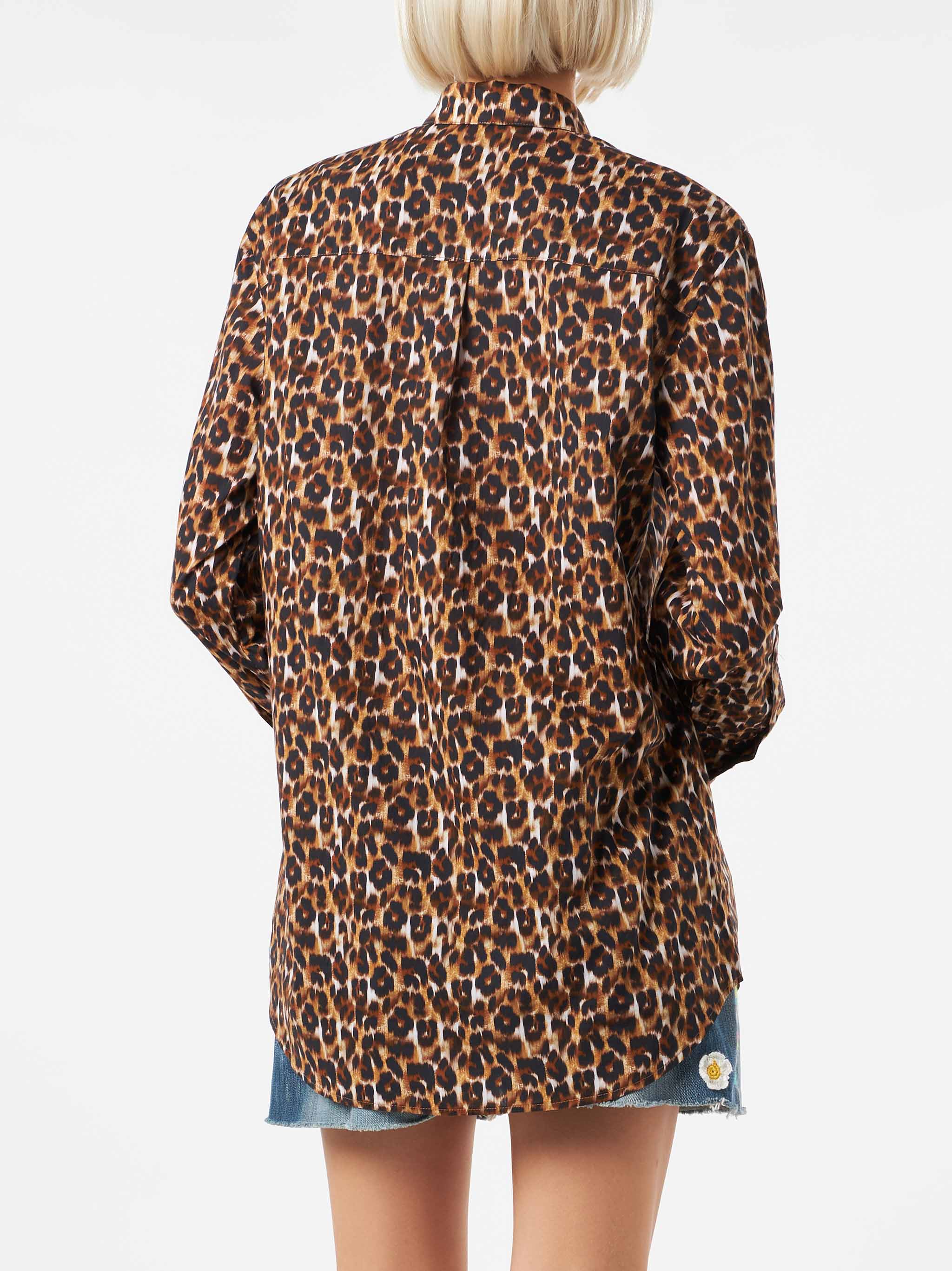 Camisa de algodón con estampado de leopardo y bordado