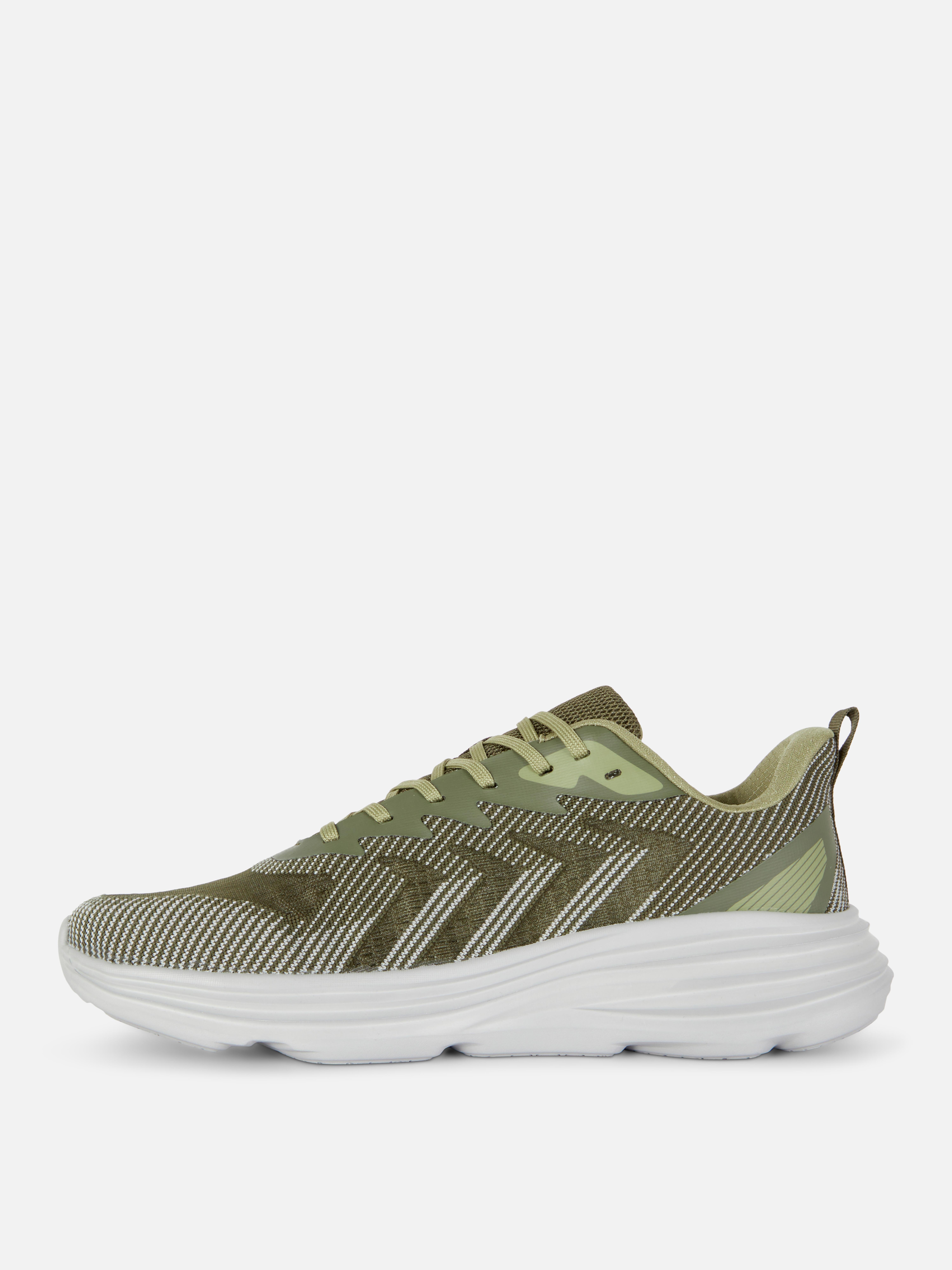 Sneakers con suola in schiuma Sneakers sportive stringate con suola flessibile in schiuma