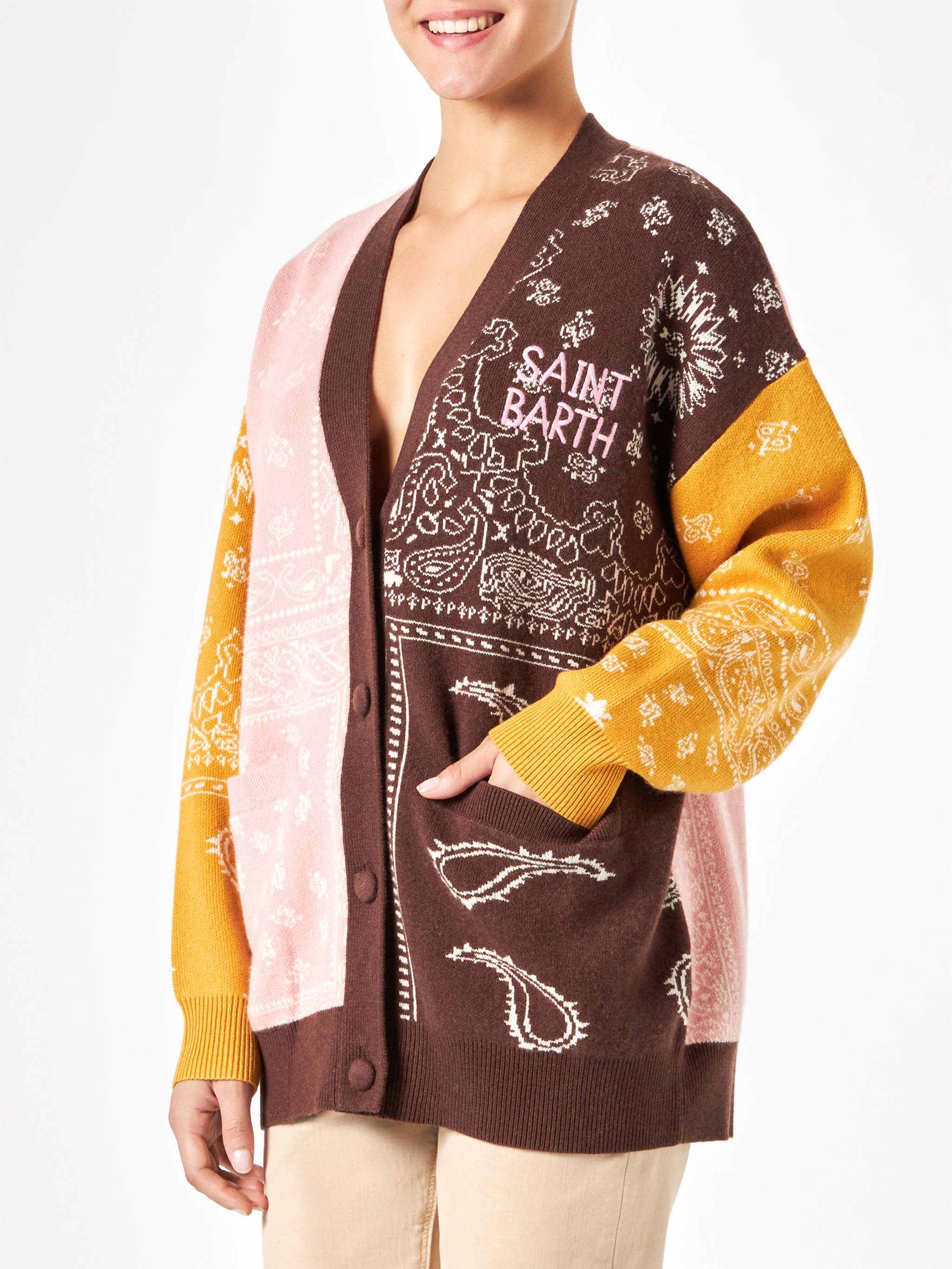 Damen-Strickjacke mit Bandana-Print
