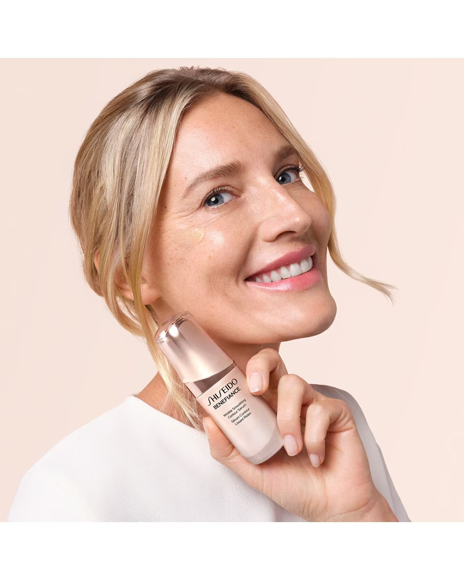 SHISEIDO BENEFIANCE RAUKŠLIŲ LYGINIMO KONTŪRO SERUMAS