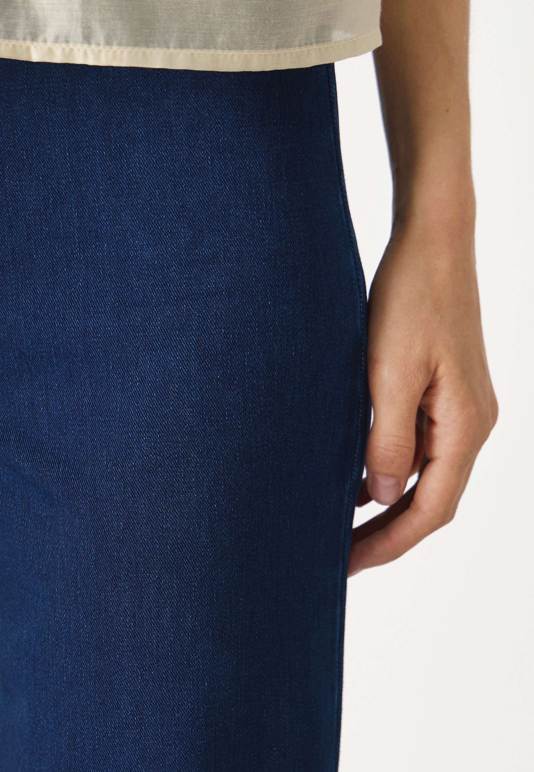 UNIQUEMENT SUR LVINNIE FLARED FIT PULL UP - Jean évasé - denim bleu foncé