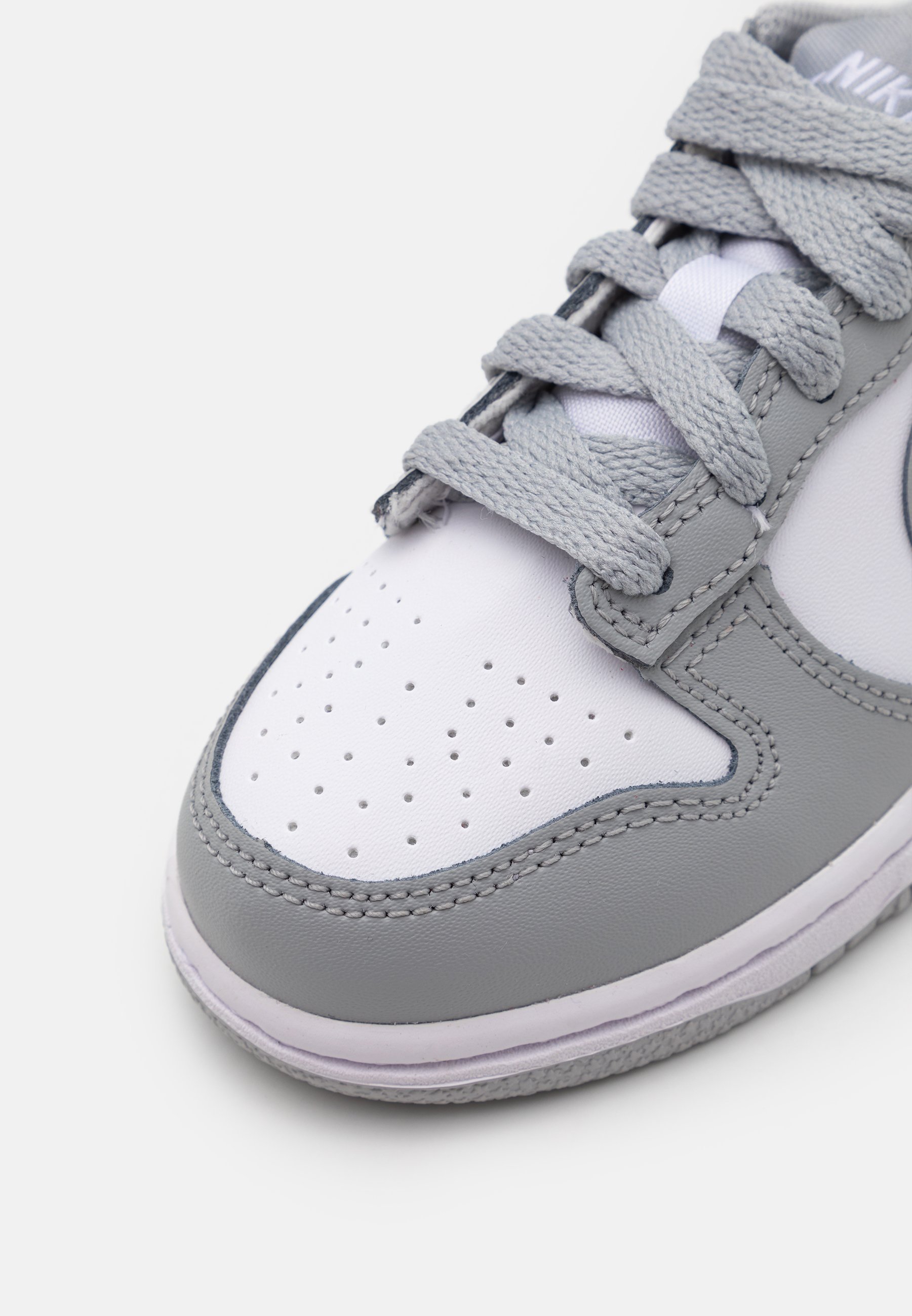 Nike Sportswear DUNK LOW UNISEX - Sneakers - wit/licht rookgrijs/wit