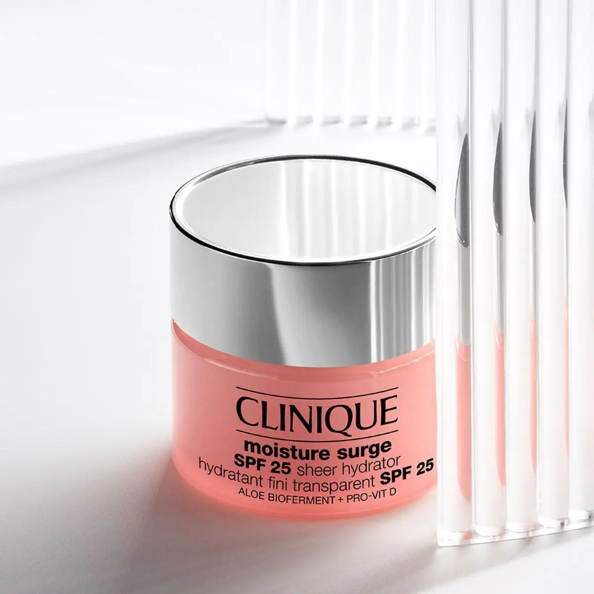 Clinique Moisture Surge Sheer Hydrator Krem do twarzy SPF25, 50 ml
