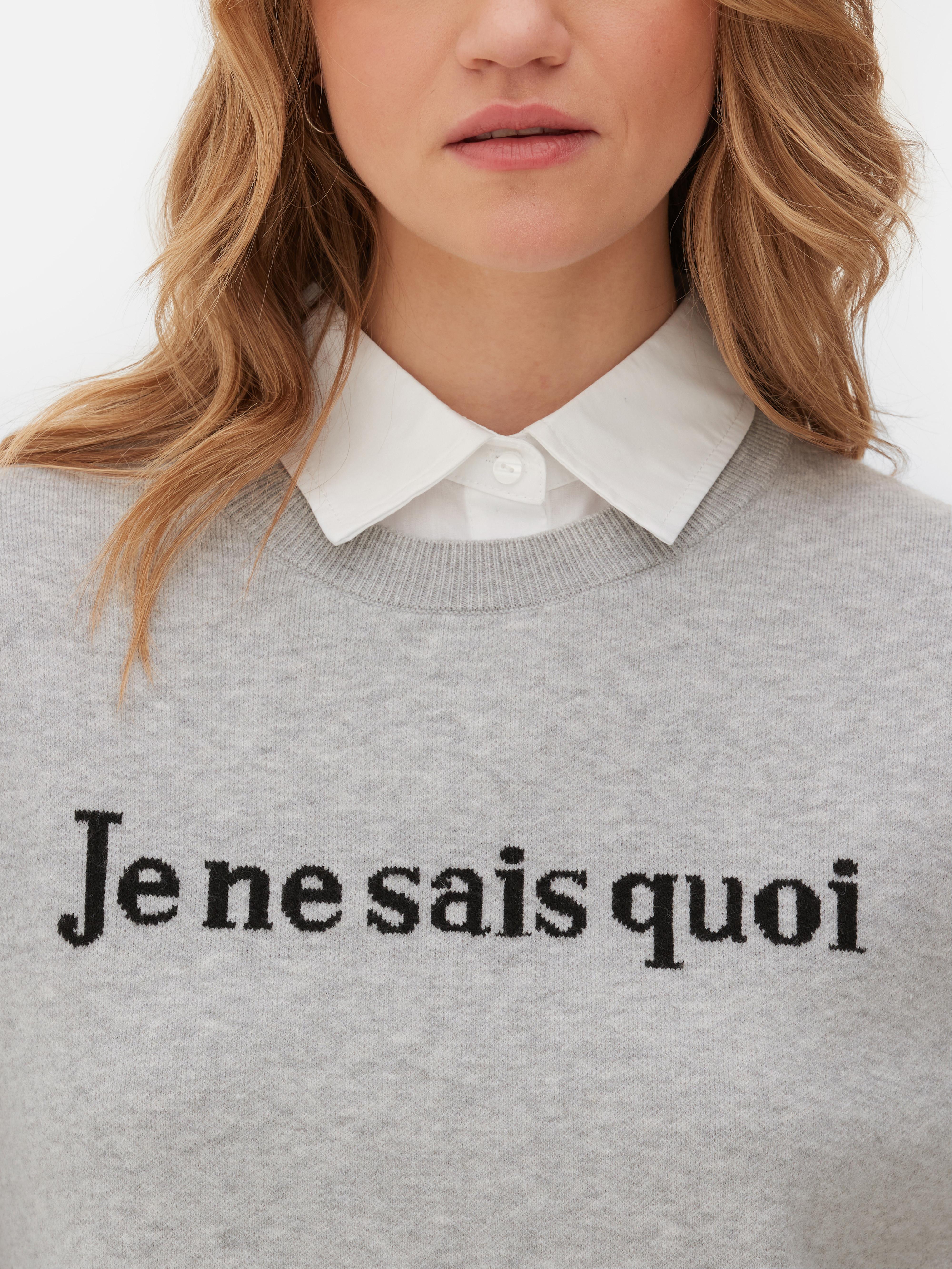 Zweiteiliges Strickset aus Pullover mit Aufdruck und Shirt. Ergänzen Sie Ihre Garderobe mit diesem kuscheligen Duo aus Pullover mit Aufdruck und Shirt.