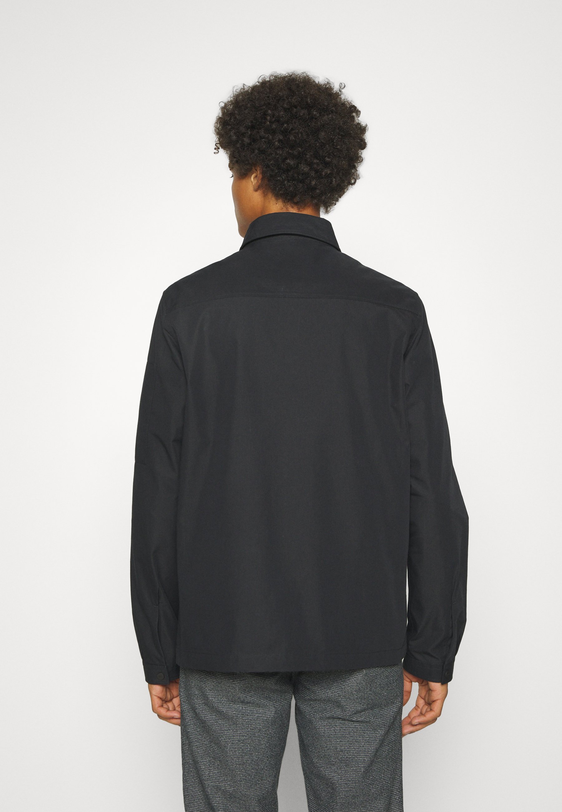 HUGO EMMOND - Lett jakke - black