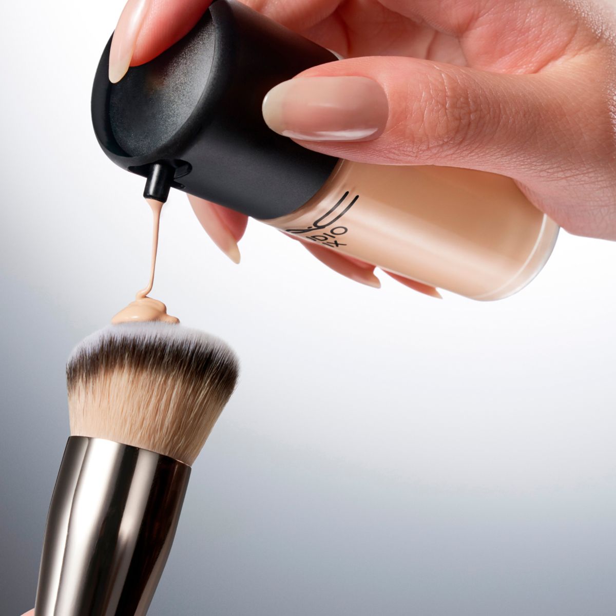 Studio Fix Matte Foundation SPF15 Луксузни пудери