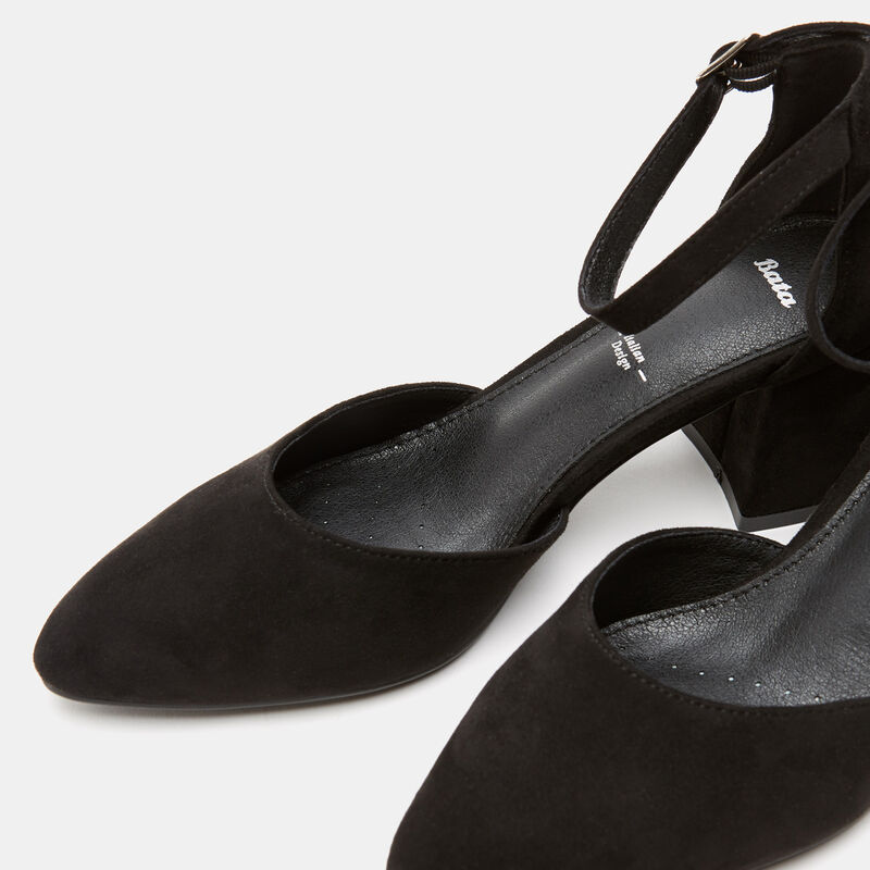 Pumps med spetsiga tår