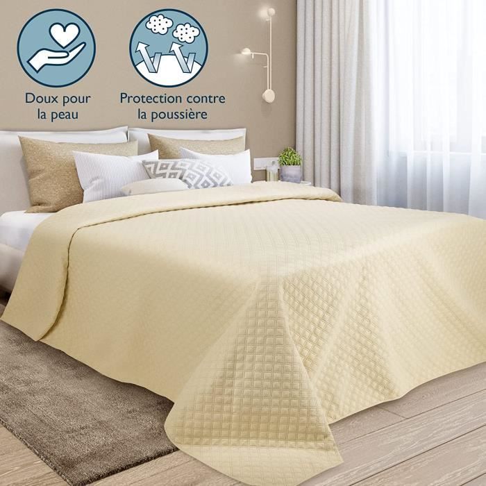 Beautissu Olivia – Grand Couvre Lit 220x240 cm Jeté de Lit Matelassé – Couverture Creme Jeté de Lit Respirant