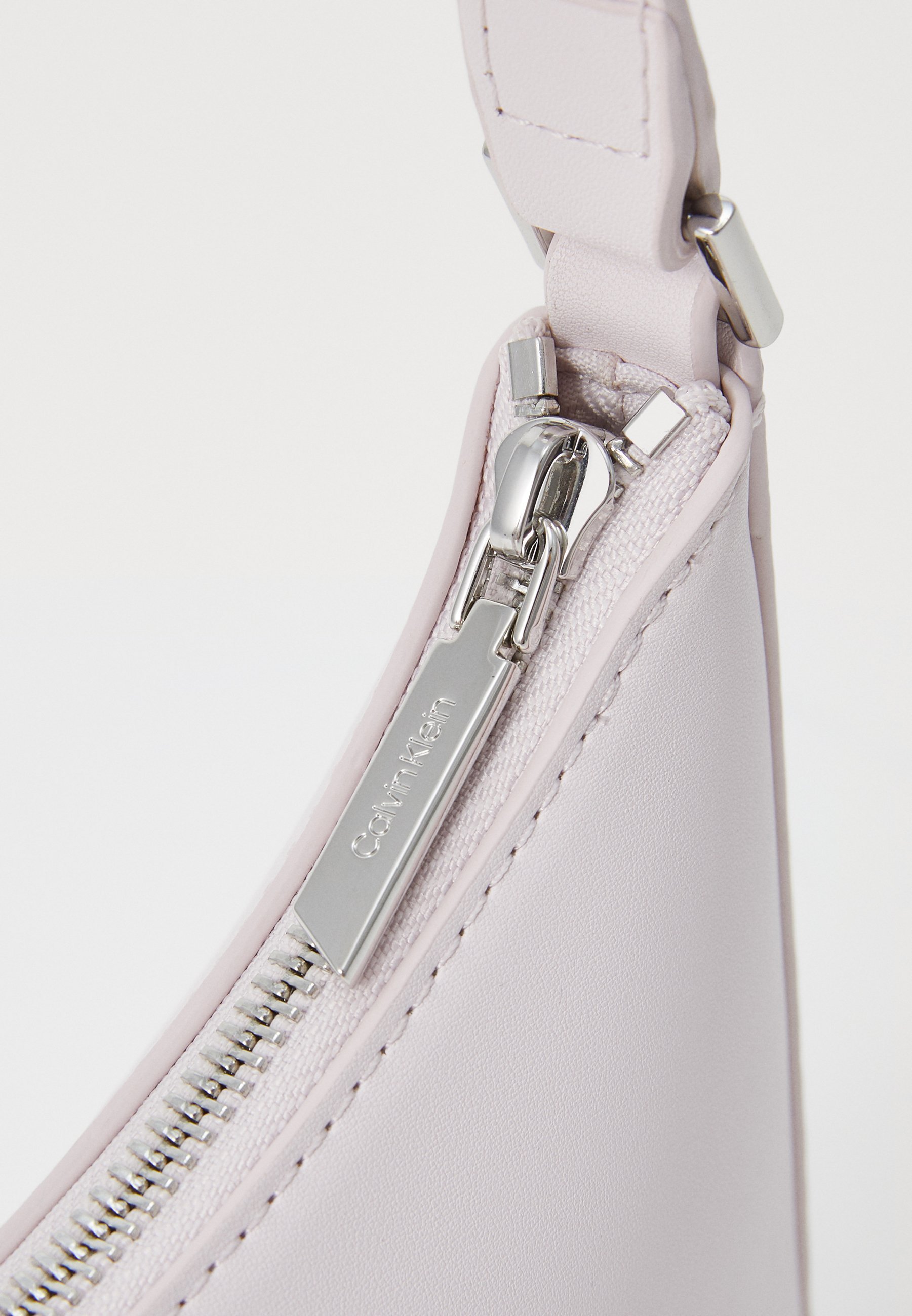 Calvin Klein MUST SMALL SHOULDER BAG - Rankinė - orchid ice