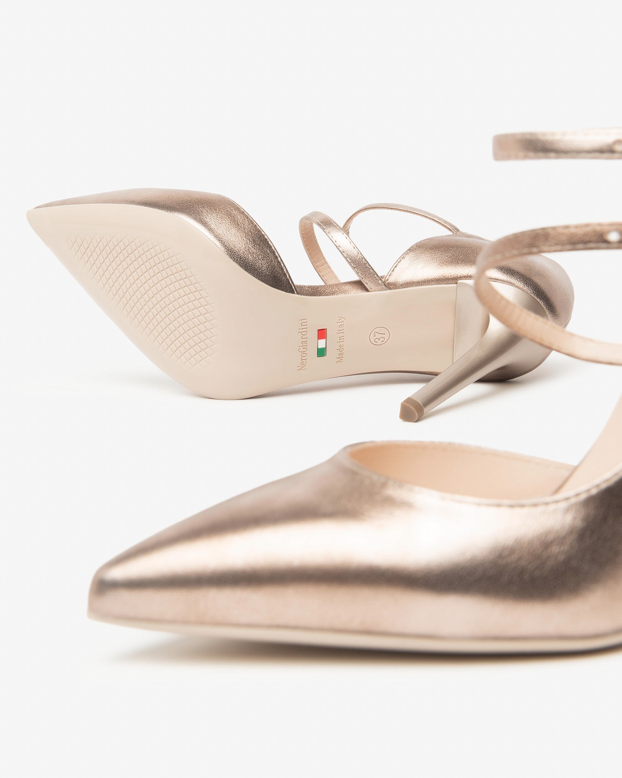  Damen-Pumps aus Leder