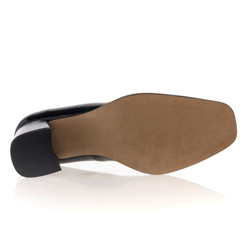 Sapatos de salto alto pretos femininos