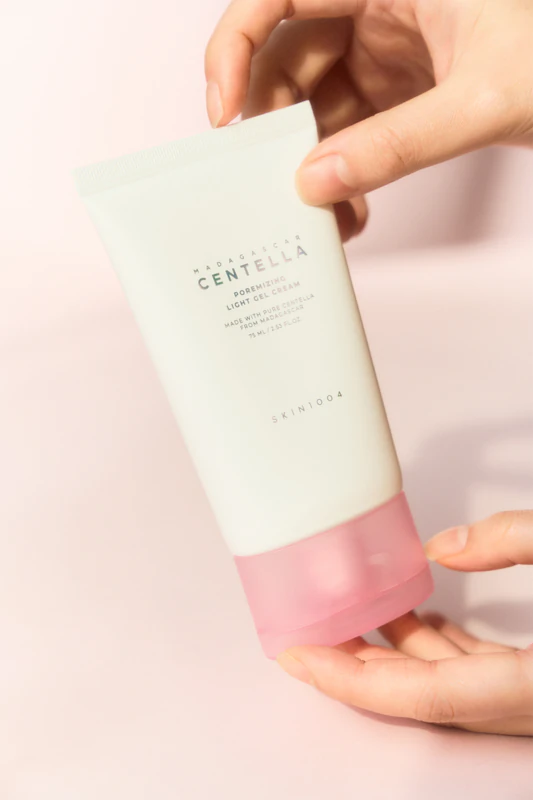 SKIN1004 Madagascar Centella Poremizing Light Gel Cream: een lichte crème-gel die de huid gladmaakt en poriën verkleint.