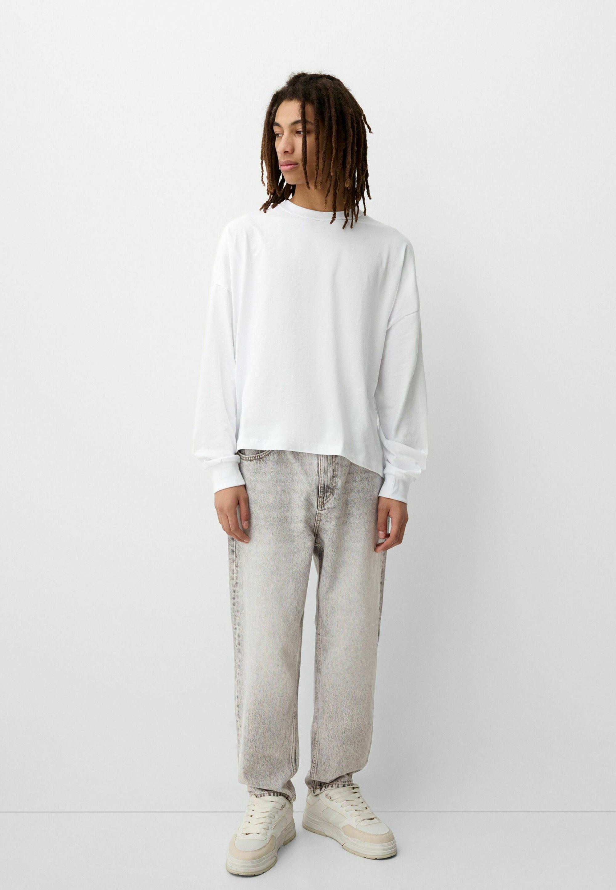 Bershka LOOSE - Jean coupe fuselée - gris