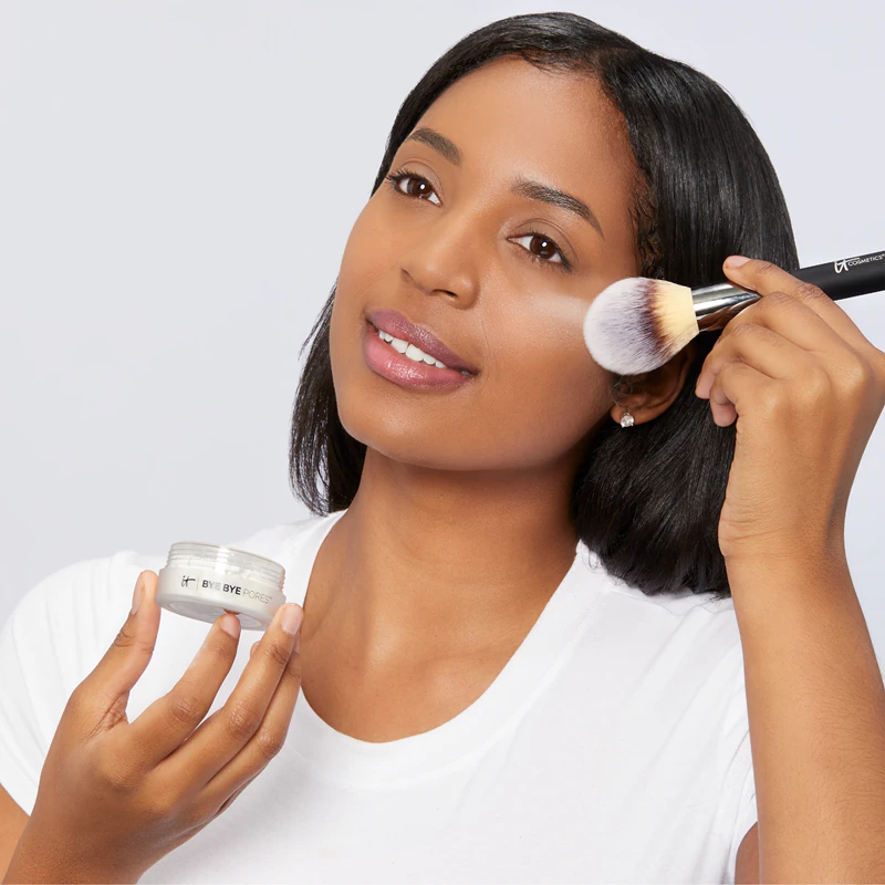 Sypký fixační pudr IT Cosmetics Bye Bye Pores Poreless Finish pro sametový a rozjasňující finiš