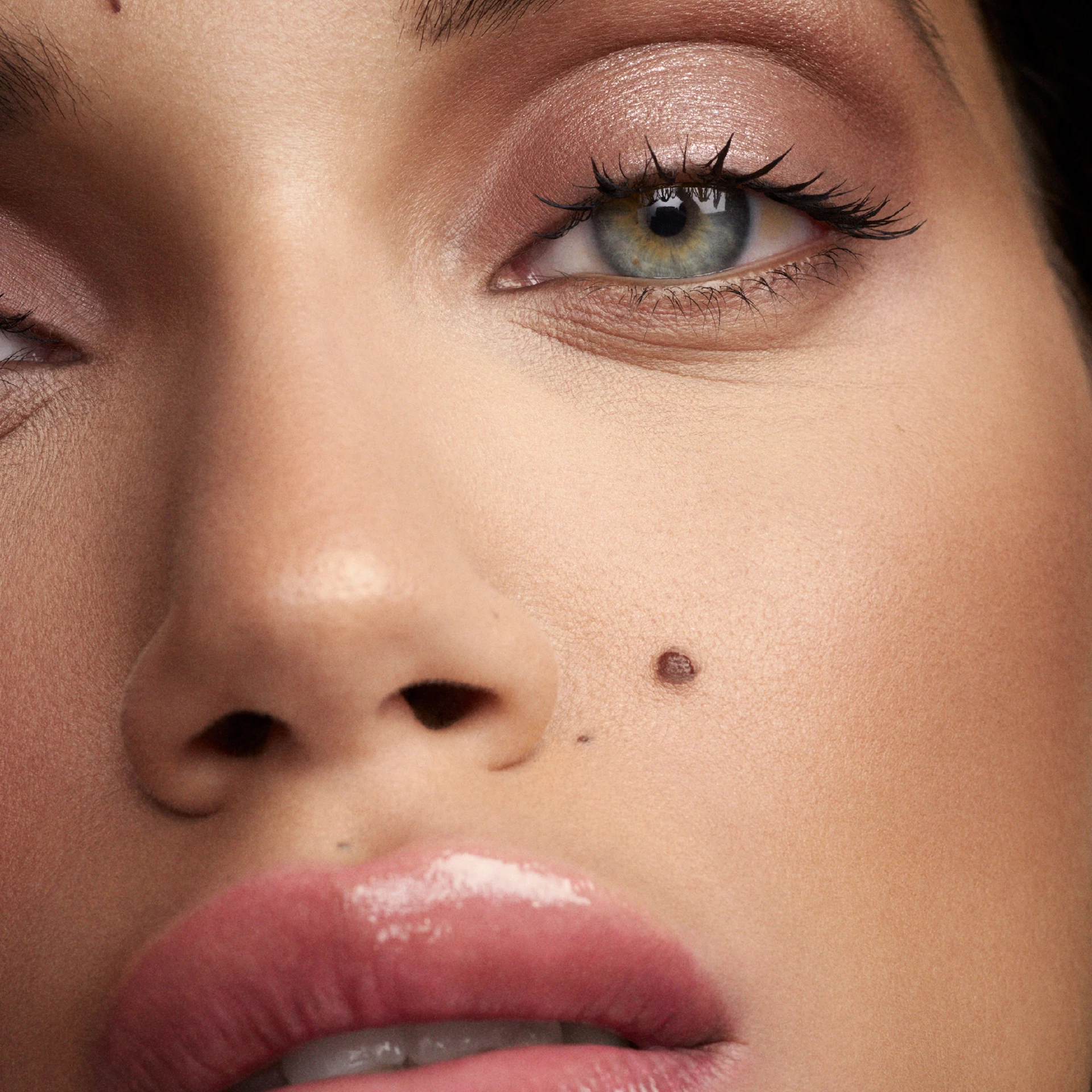 Shadowstix dugotrajno sjenilo u stiku Fizzy Frosé - Fenty Beauty