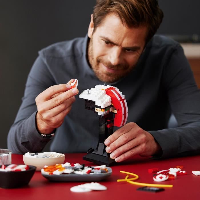 LEGO® 75327 Star Wars Le Casque Red Five De Luke Skywalker Modèle Réduit de Collection, Maquette à Construire, Décoration et Cadeau