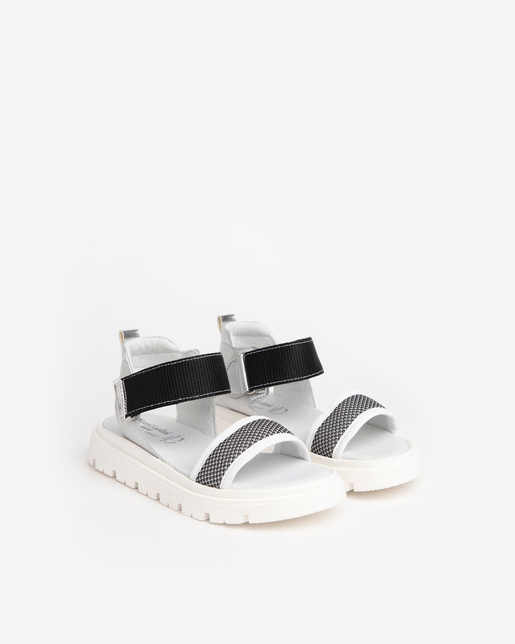  Canvas- und Ledersandalen für Teenager-Mädchen