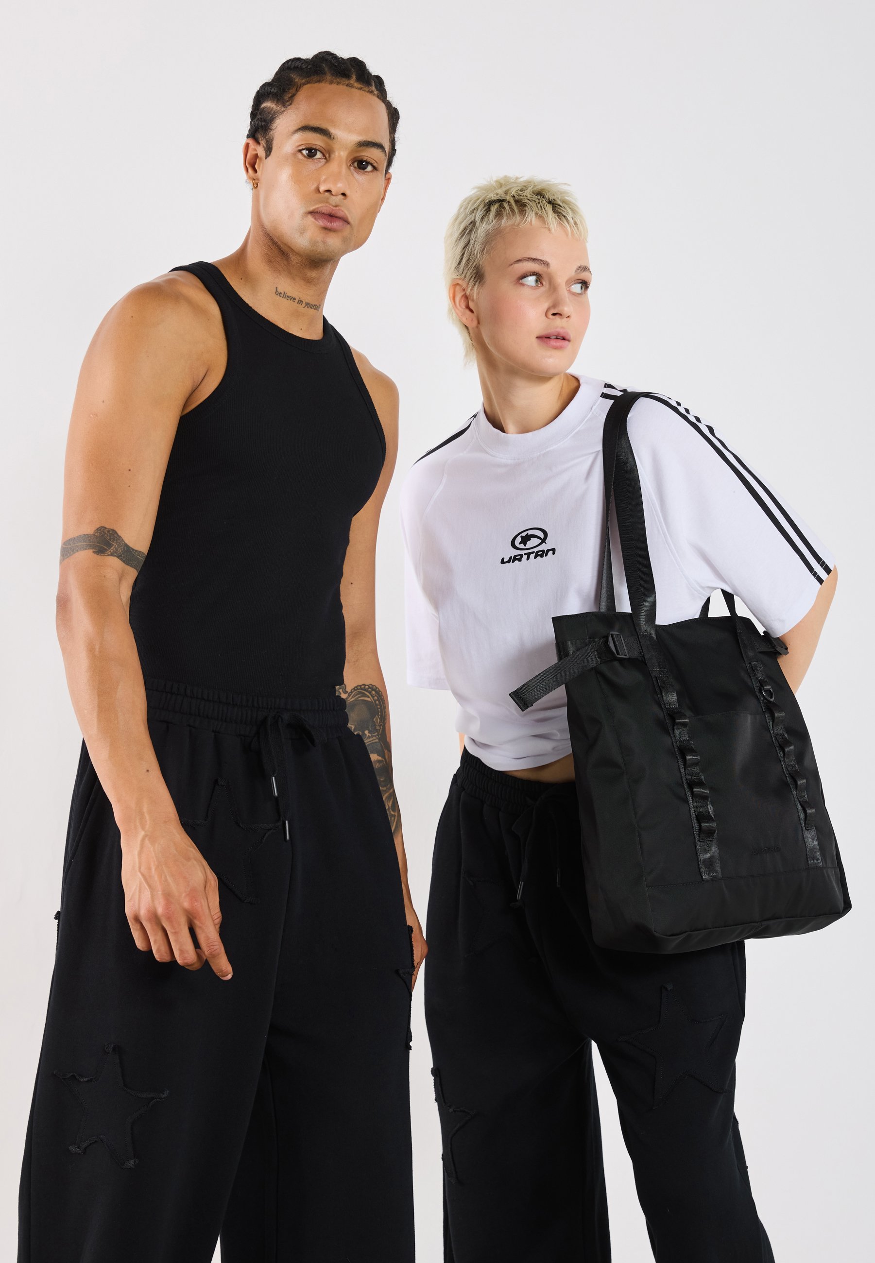 YOURTURN UNISEX - Weekendveske - black