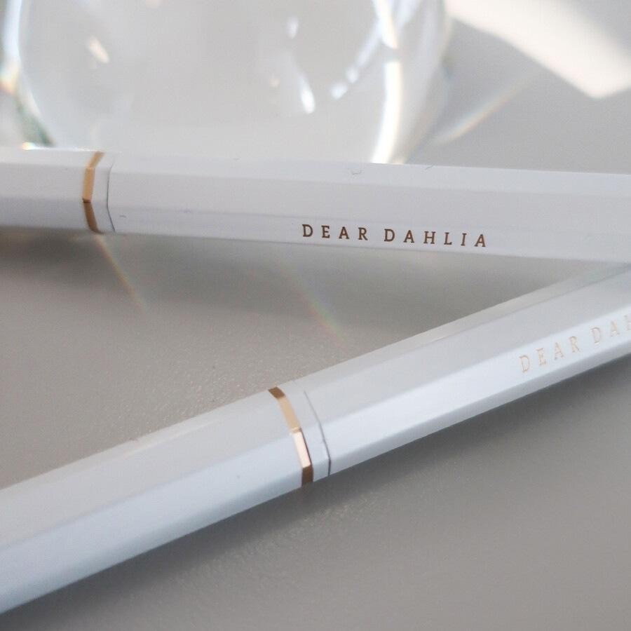 „Dear Dahlia“ antakių pieštukas „Perfect Brow Longwear Sculpting“ – 0,35 g