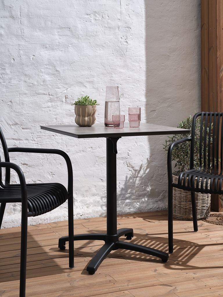 Konferenčný stolík TIPMOSE Š70xD70 sivý