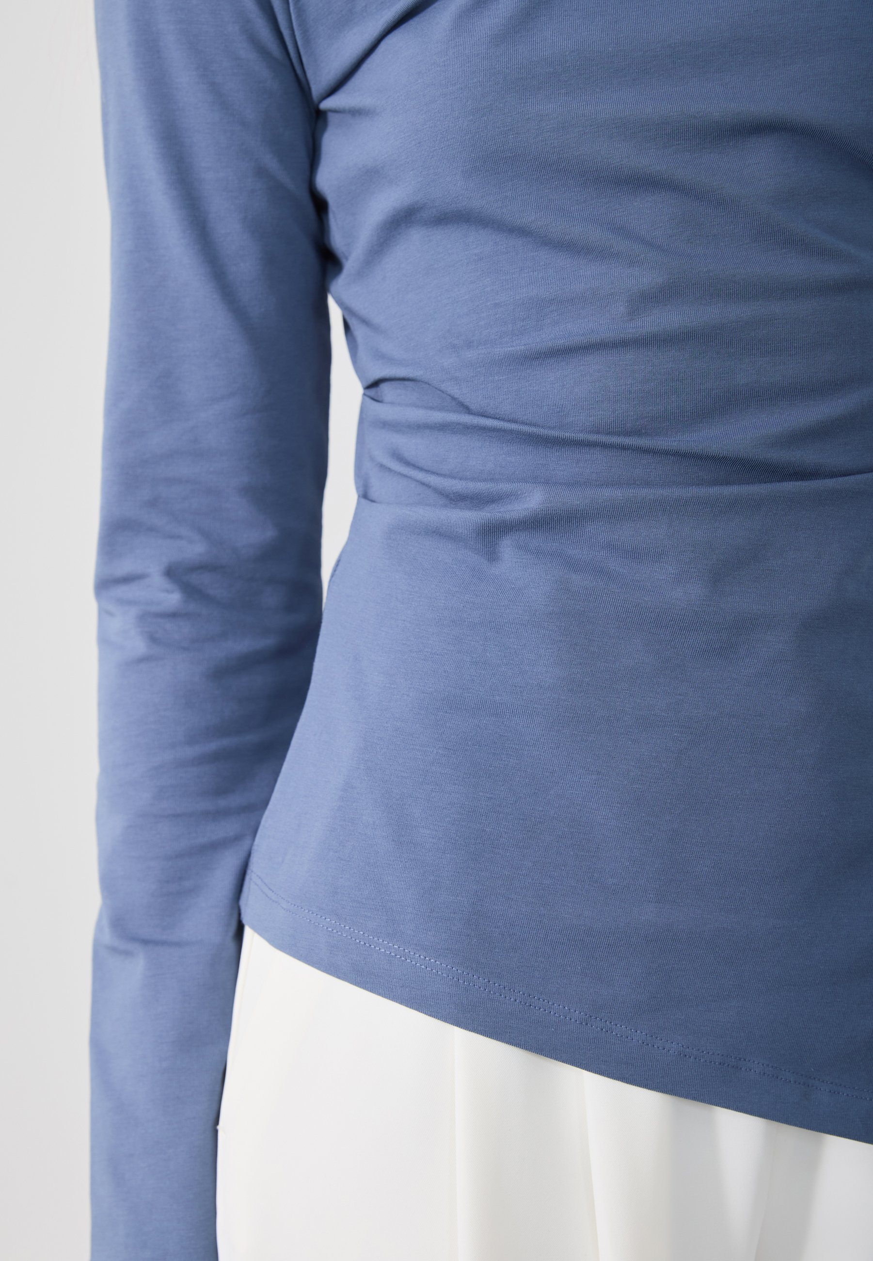 Top a maniche lunghe Anna Field - indaco vintage